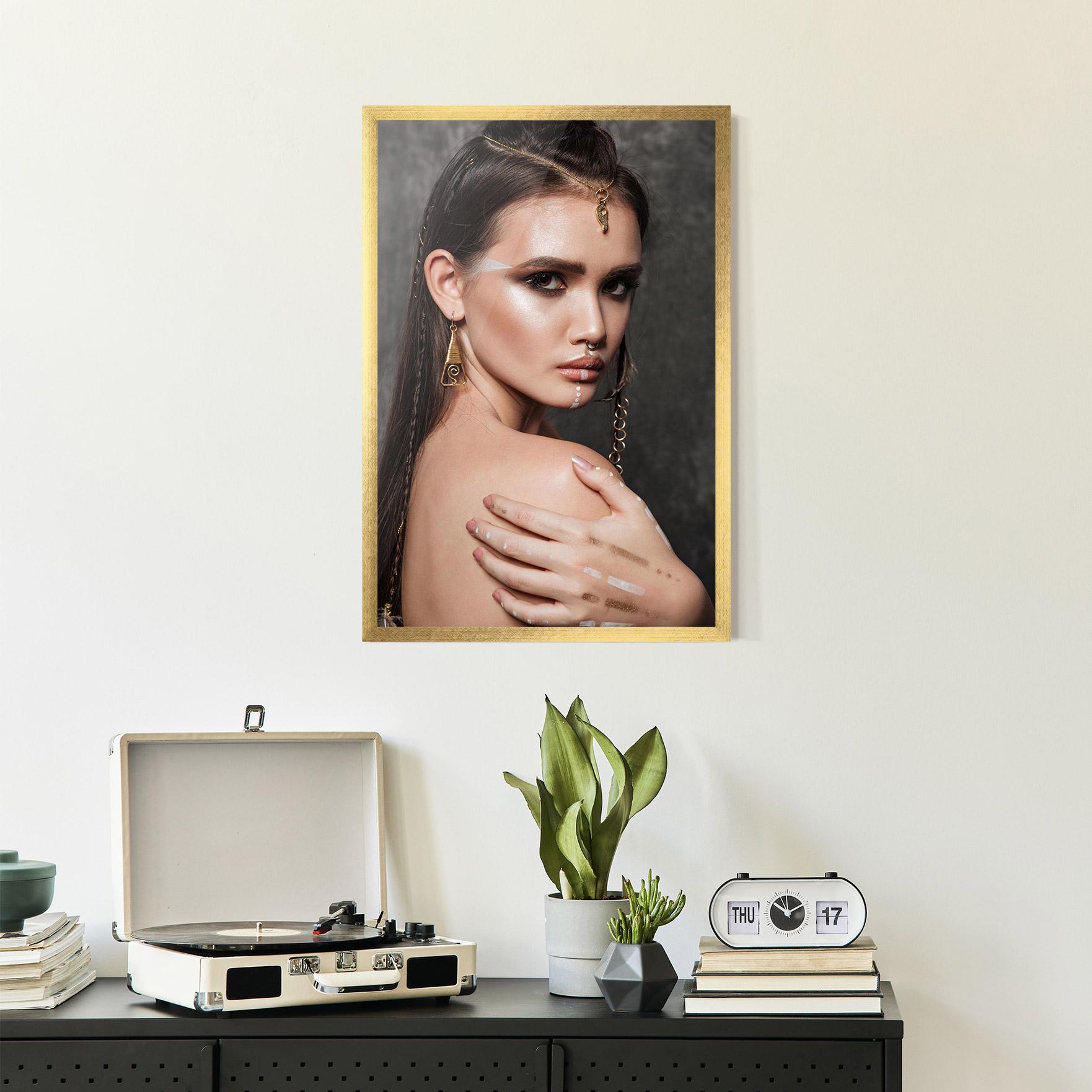 Poster Înrămat Gold Triangle Earring mockup 2