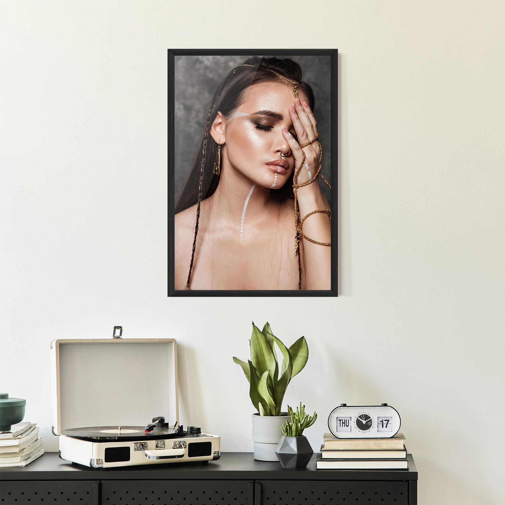 Poster Înrămat Gold Hand Accessory mockup 2