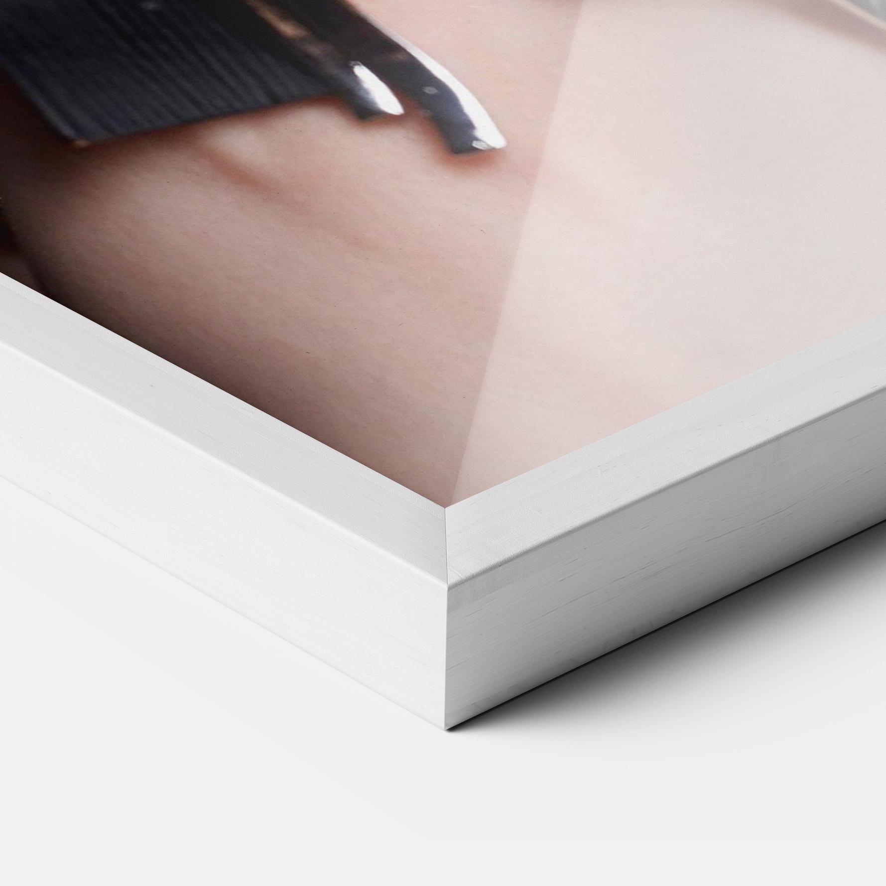 Poster Înrămat Big Chain Woman mockup 3