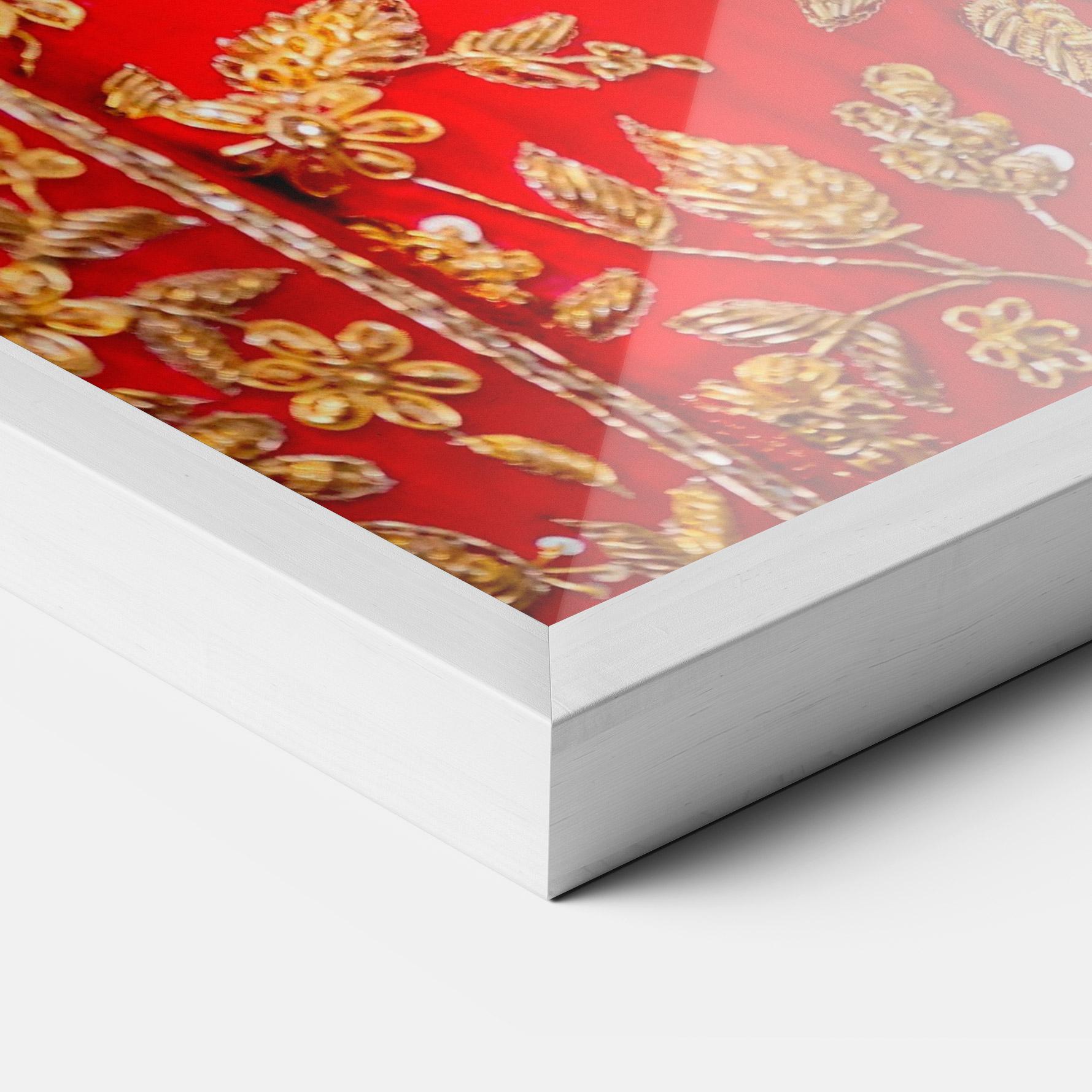 Poster Înrămat Gold Beautiful Jewelry mockup 3