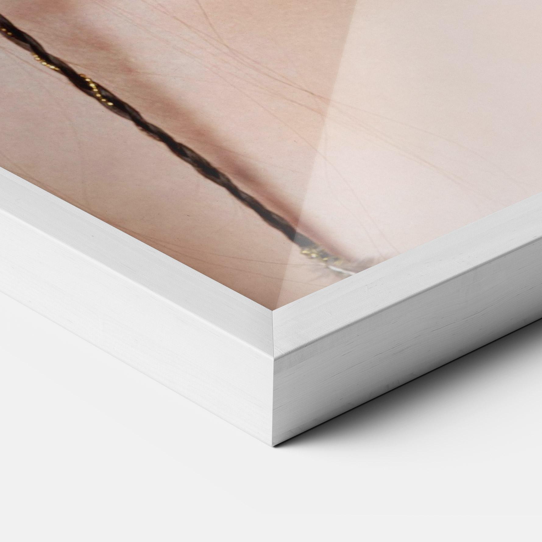 Poster Înrămat Gold Hand Accessory mockup 3