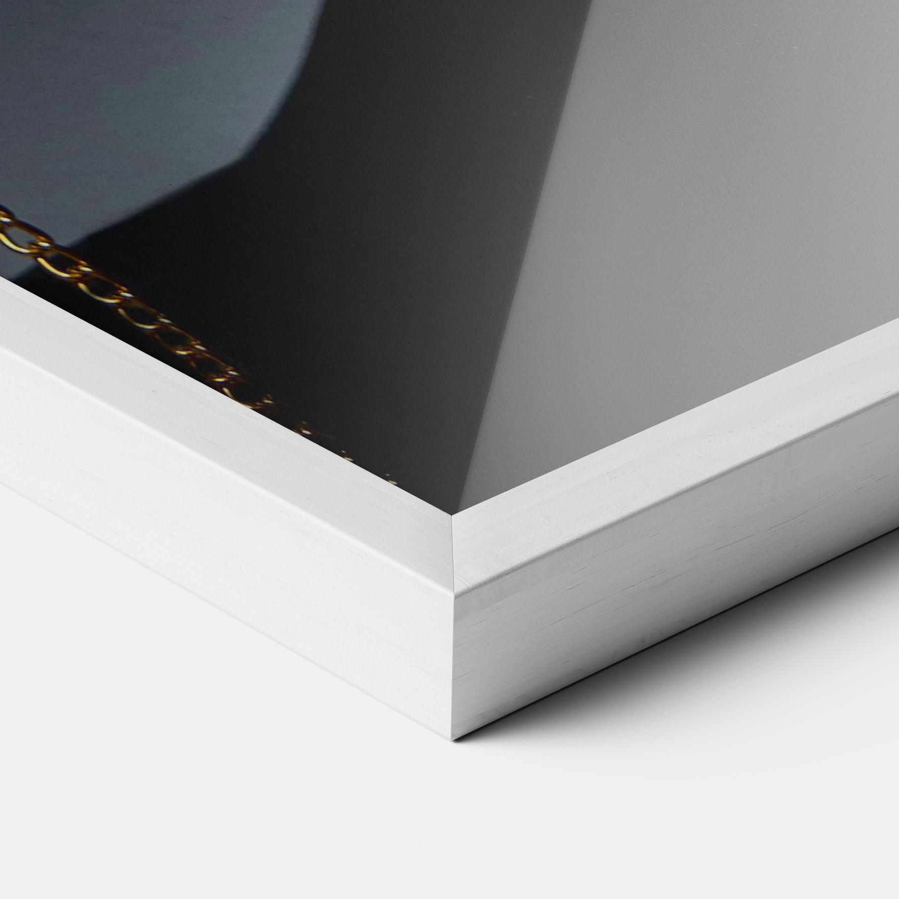 Poster Înrămat Pretty Gold Chain mockup 3