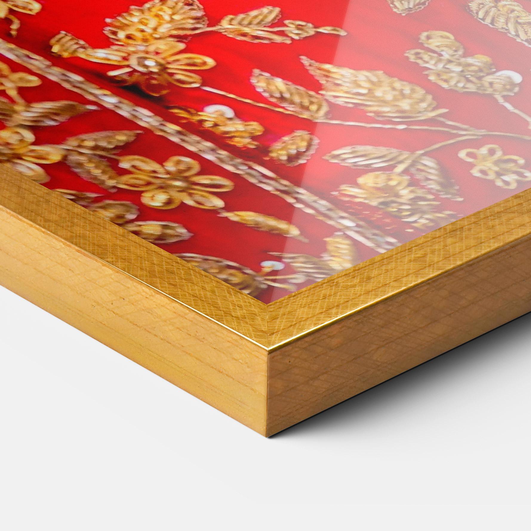 Poster Înrămat Gold Beautiful Jewelry mockup 3