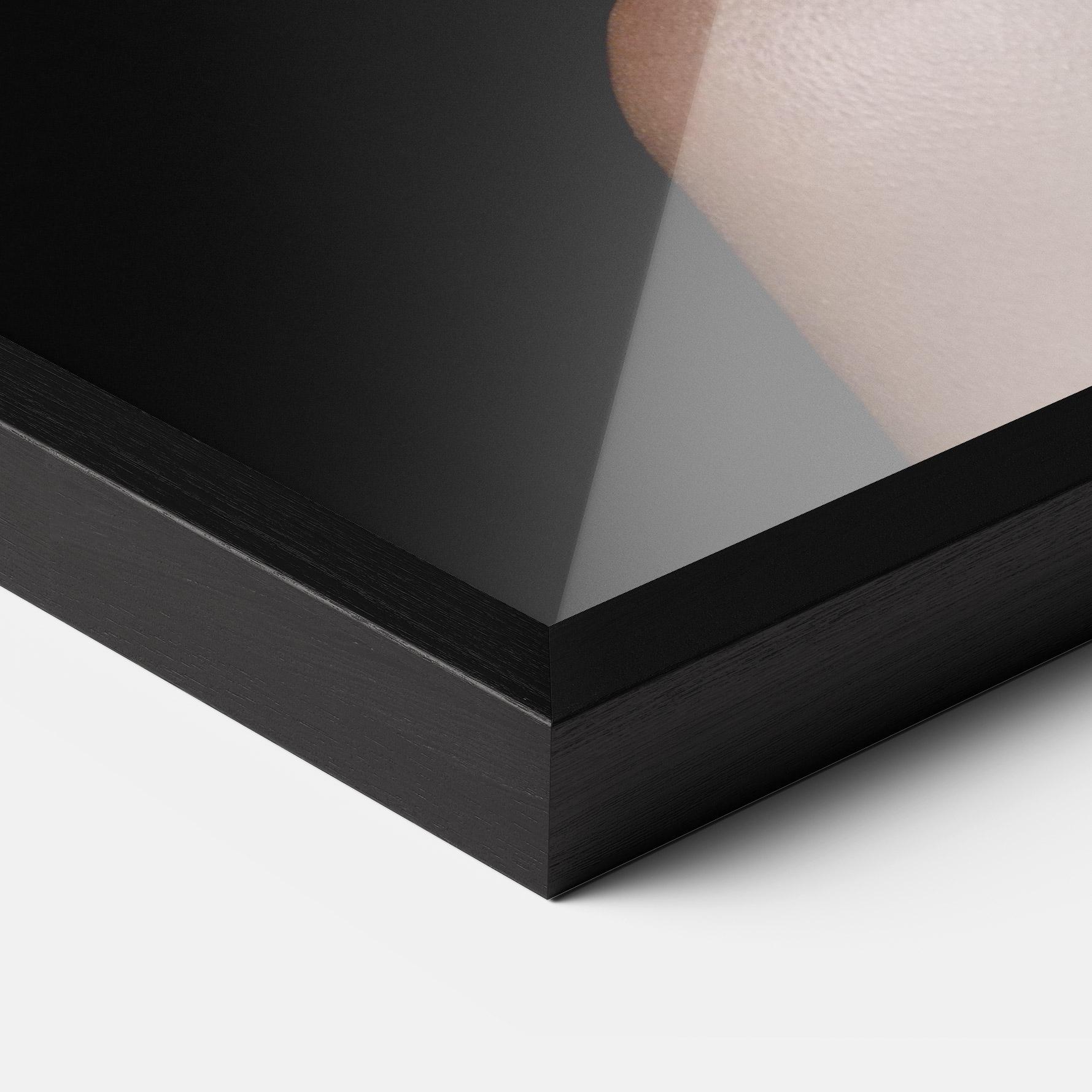 Poster Înrămat Big Circle Earring mockup 3