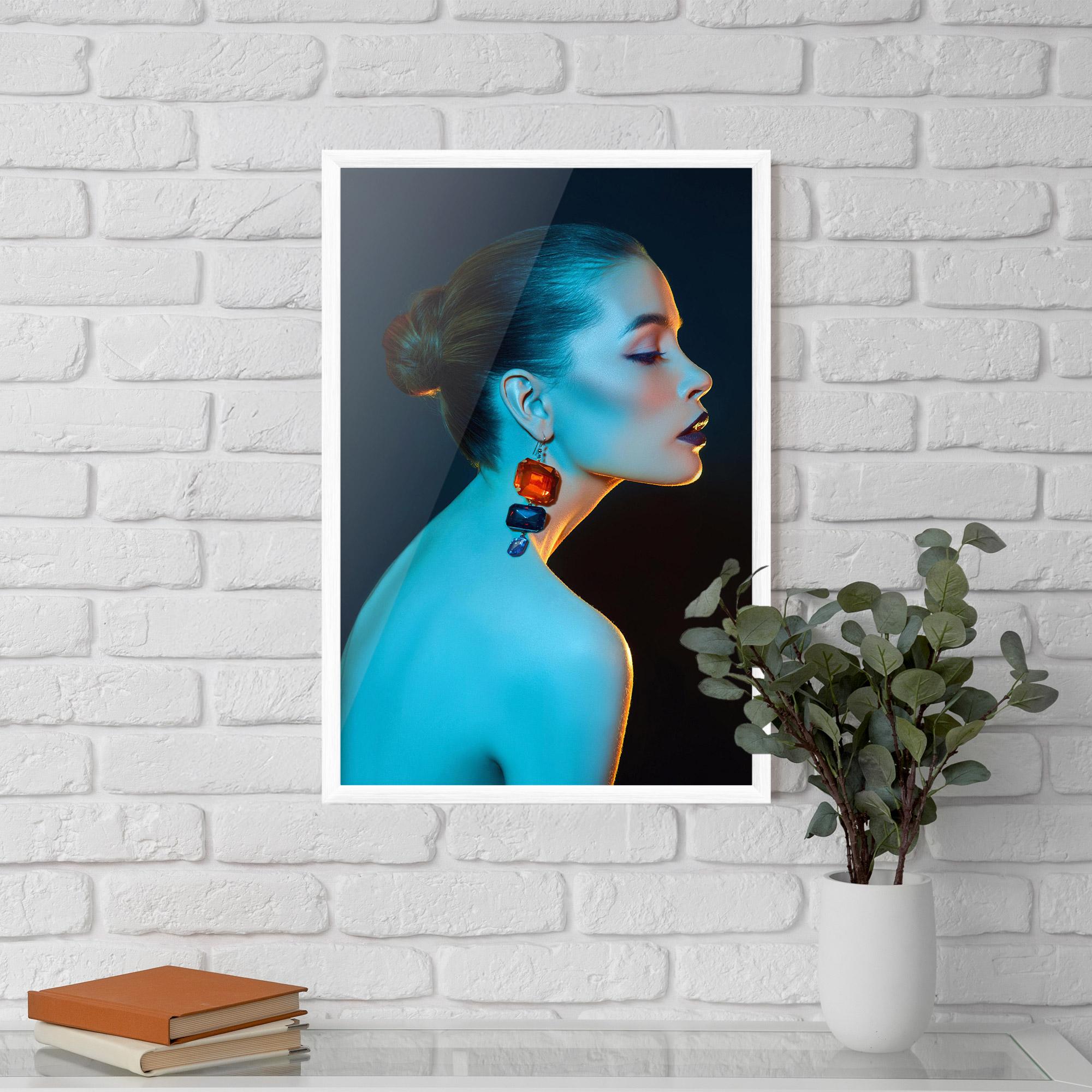 Poster Înrămat Blue Light Earring mockup 5