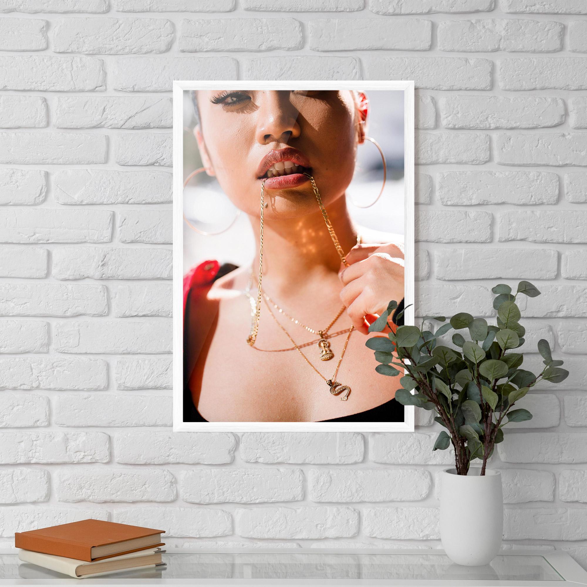 Poster Înrămat S Gold Necklace mockup 5