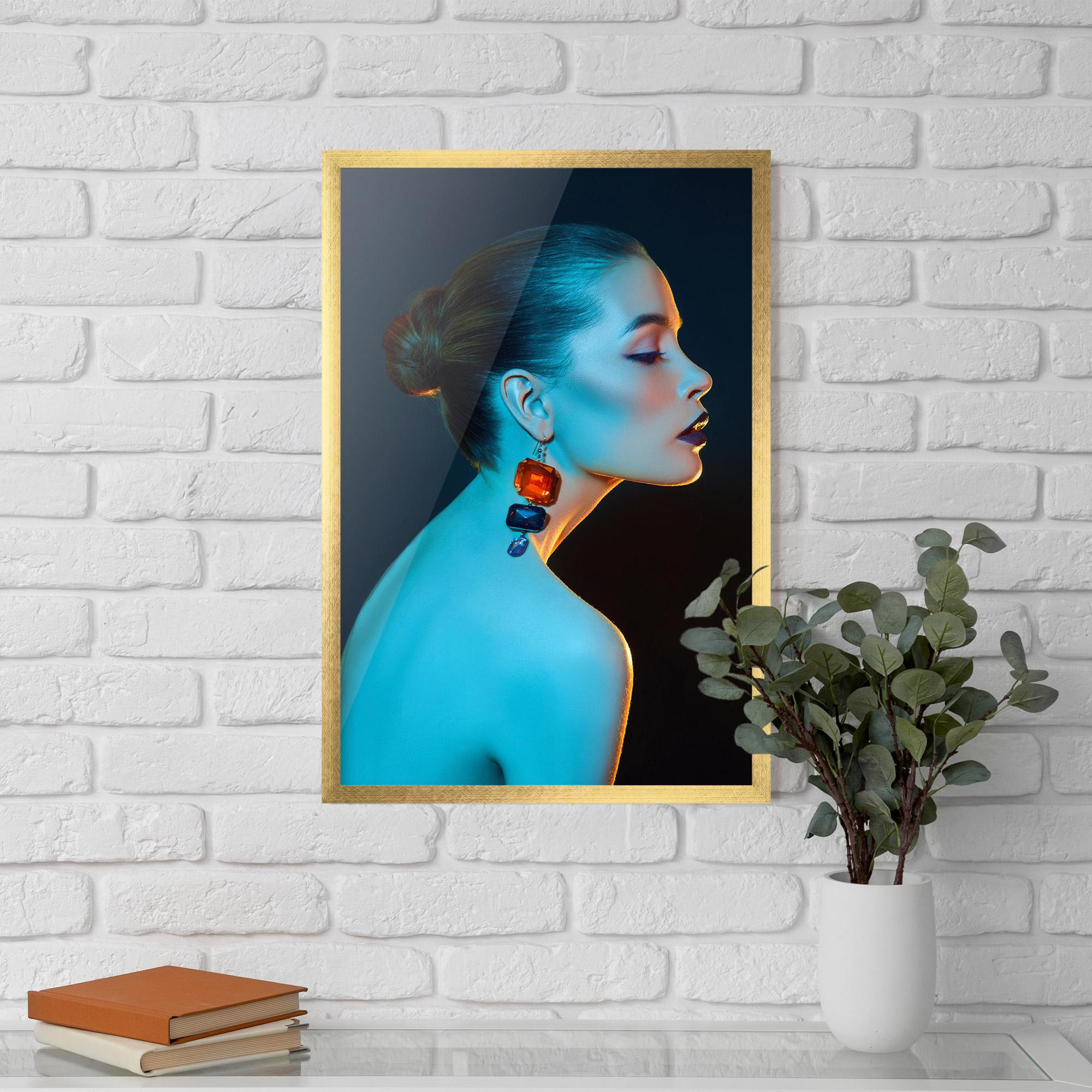 Poster Înrămat Blue Light Earring mockup 5