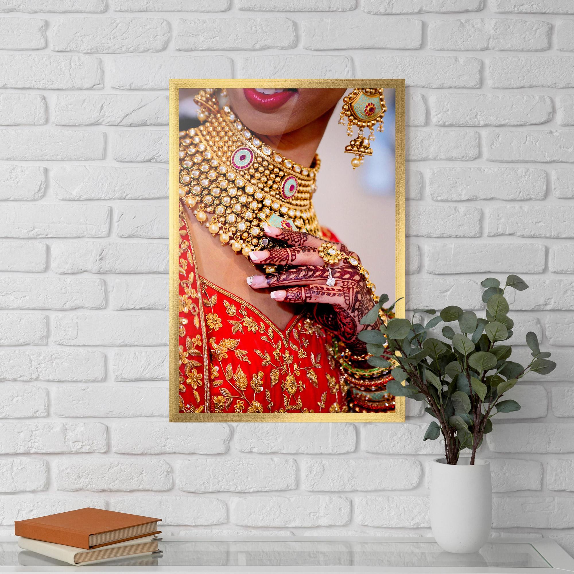 Poster Înrămat Gold Beautiful Jewelry mockup 5
