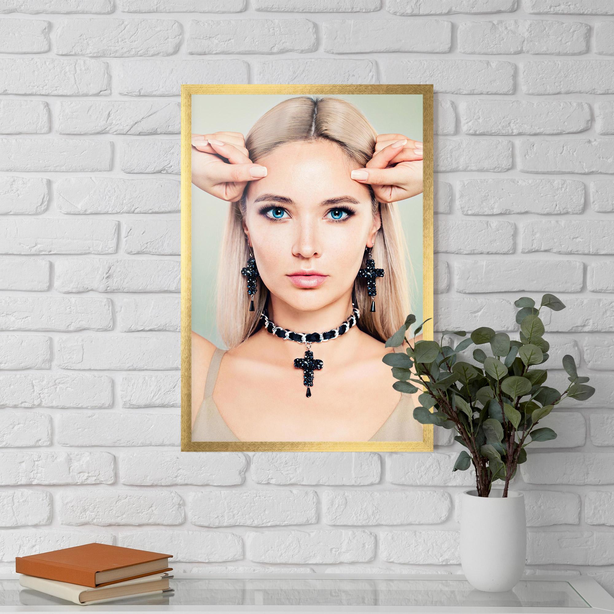 Poster Înrămat Matchy Earrings Necklaces mockup 5