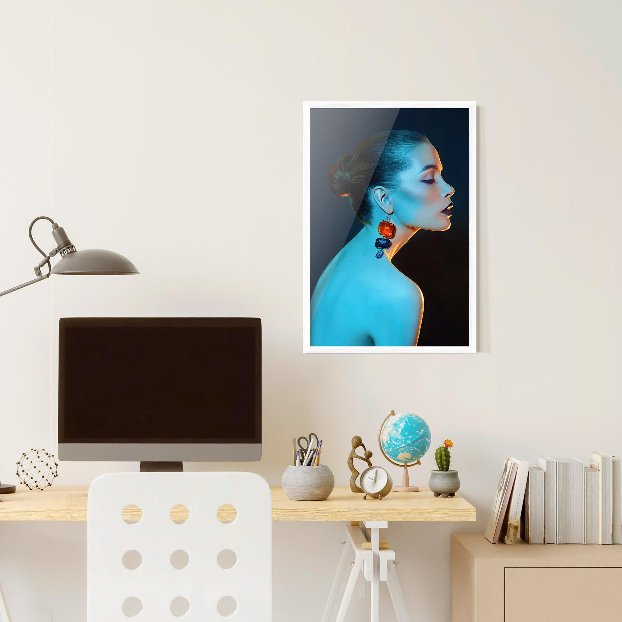 Poster Înrămat Blue Light Earring mockup 6