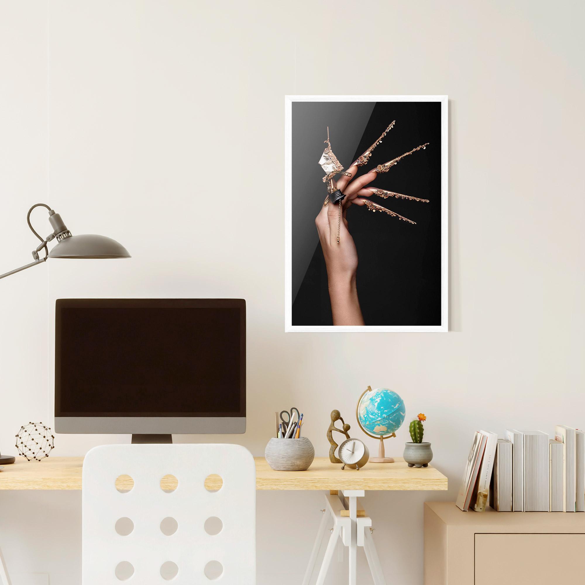 Poster Înrămat Creative Design Nails mockup 6