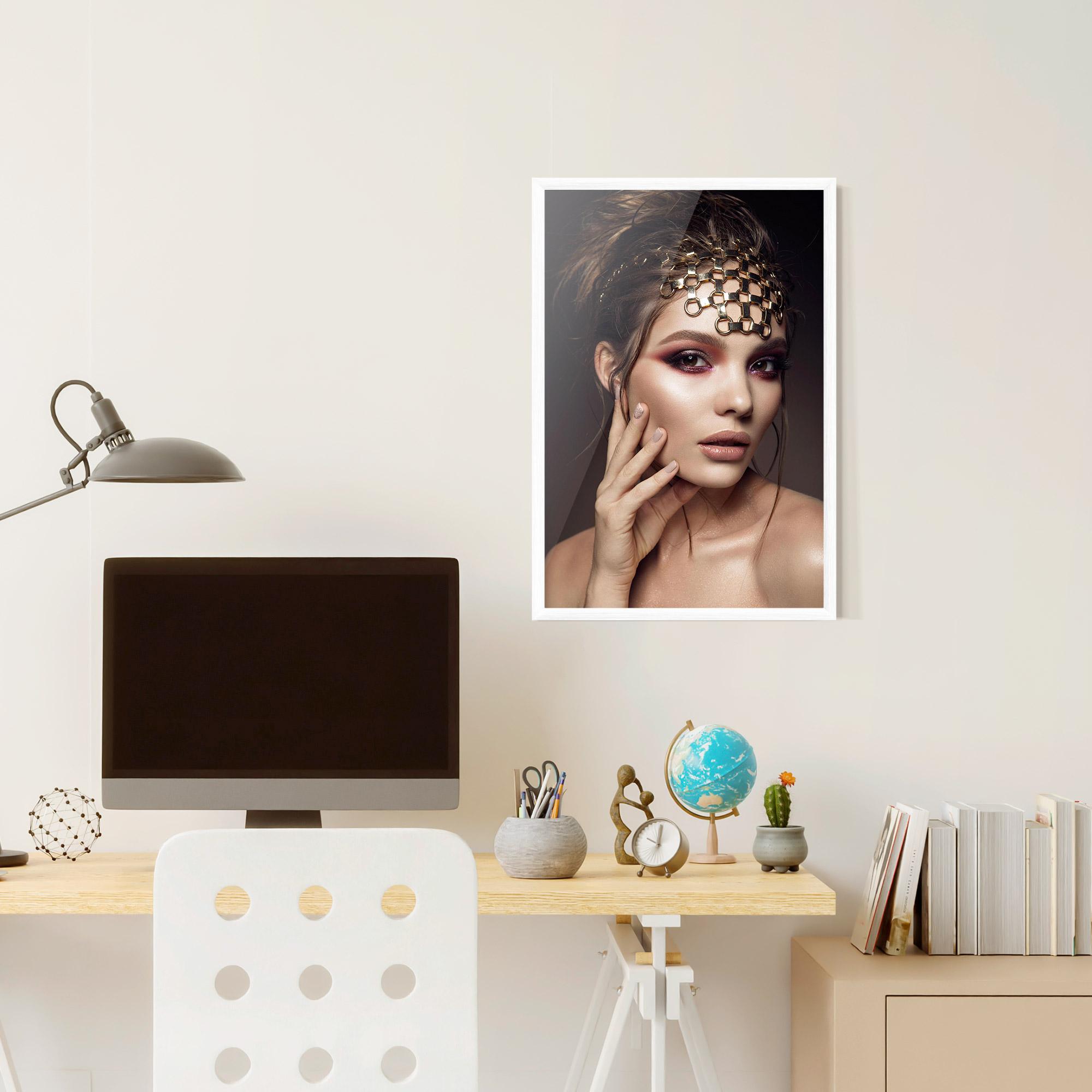 Poster Înrămat Head Accessory mockup 6