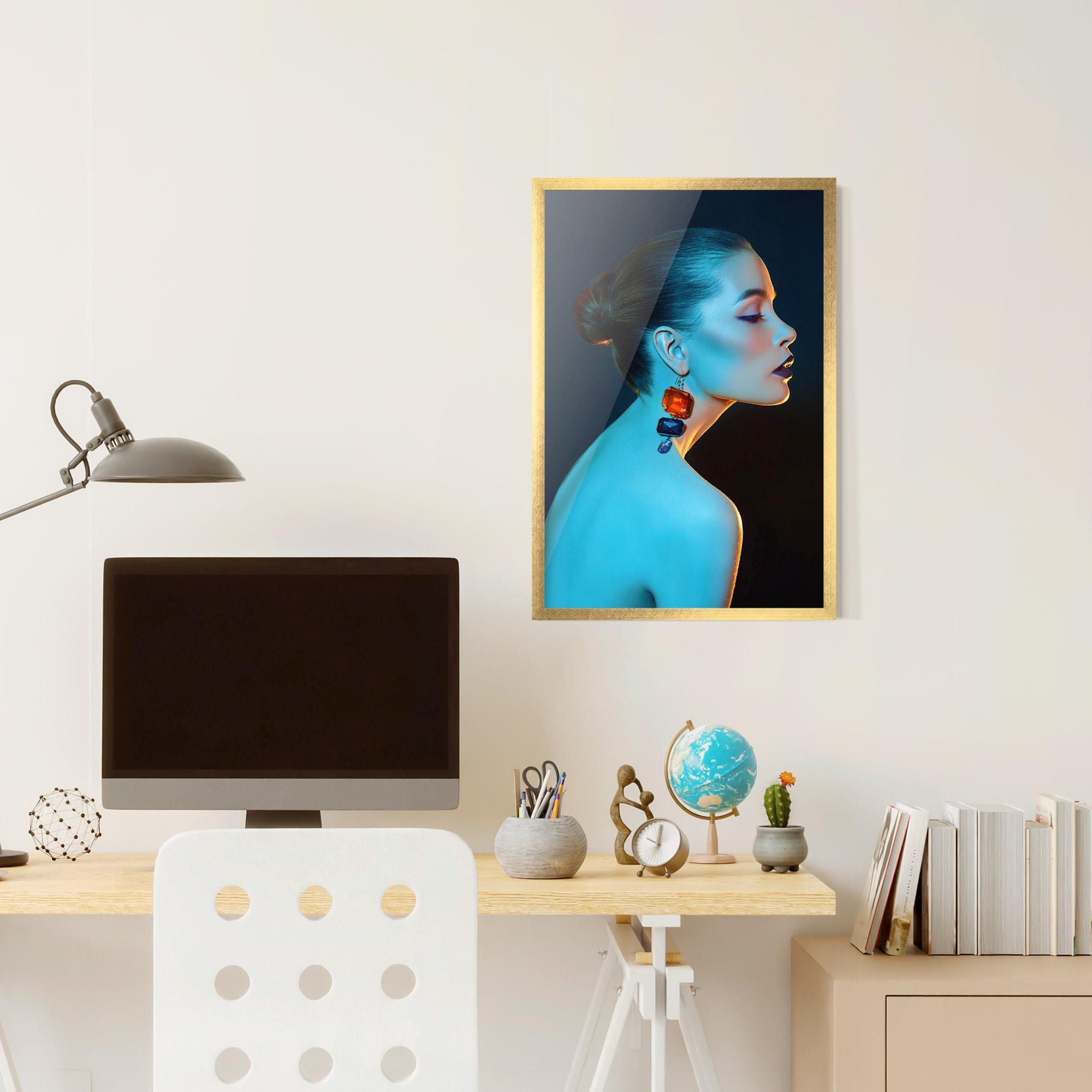 Poster Înrămat Blue Light Earring mockup 6