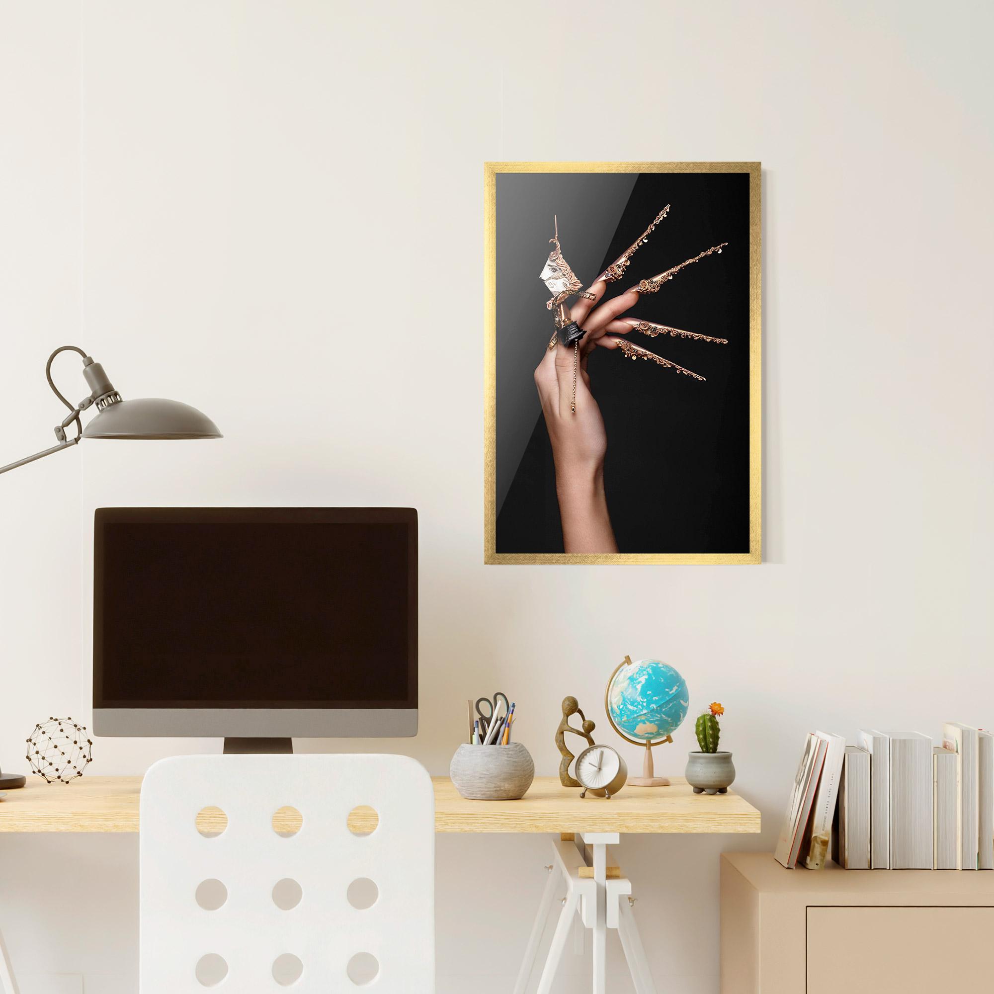 Poster Înrămat Creative Design Nails mockup 6