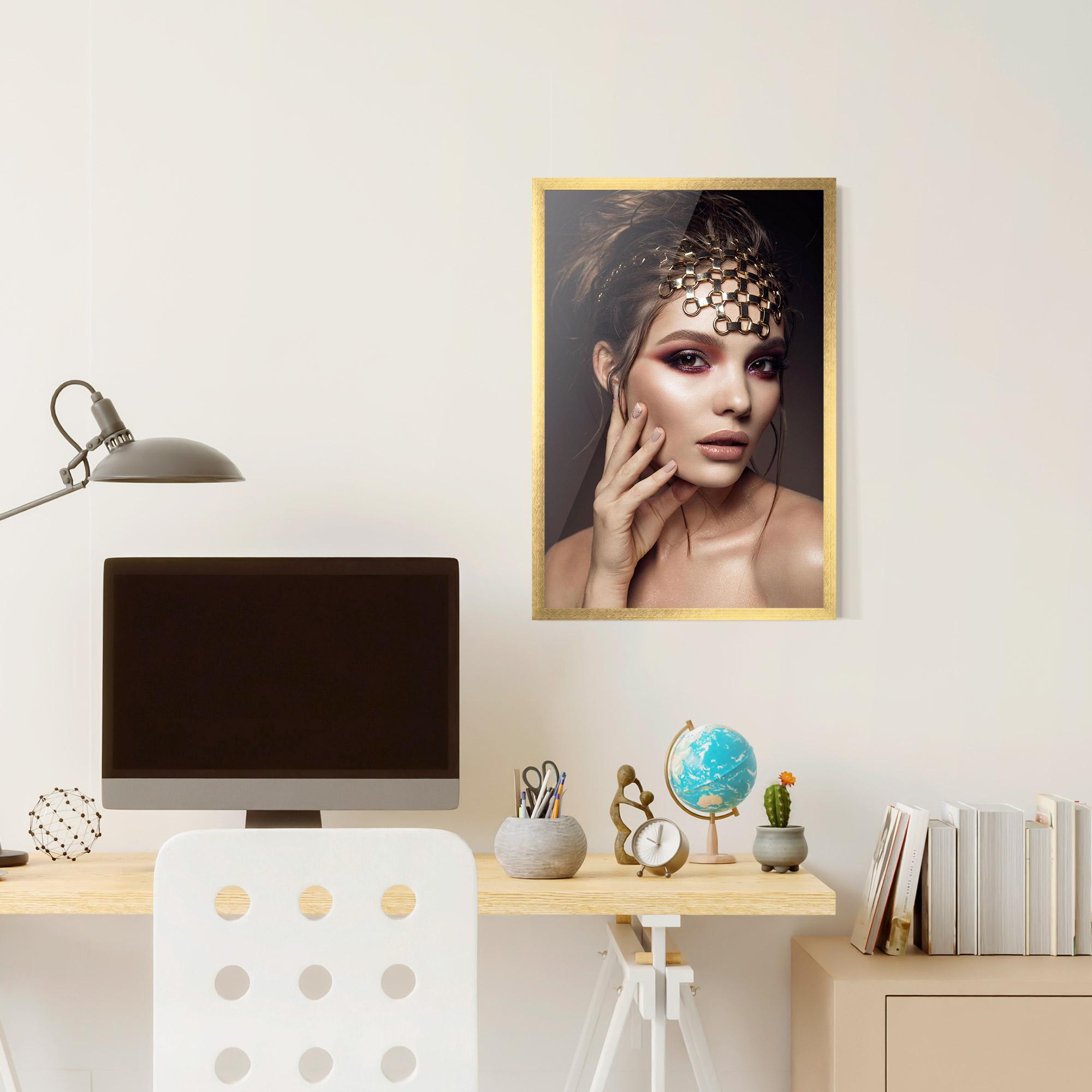 Poster Înrămat Head Accessory mockup 6