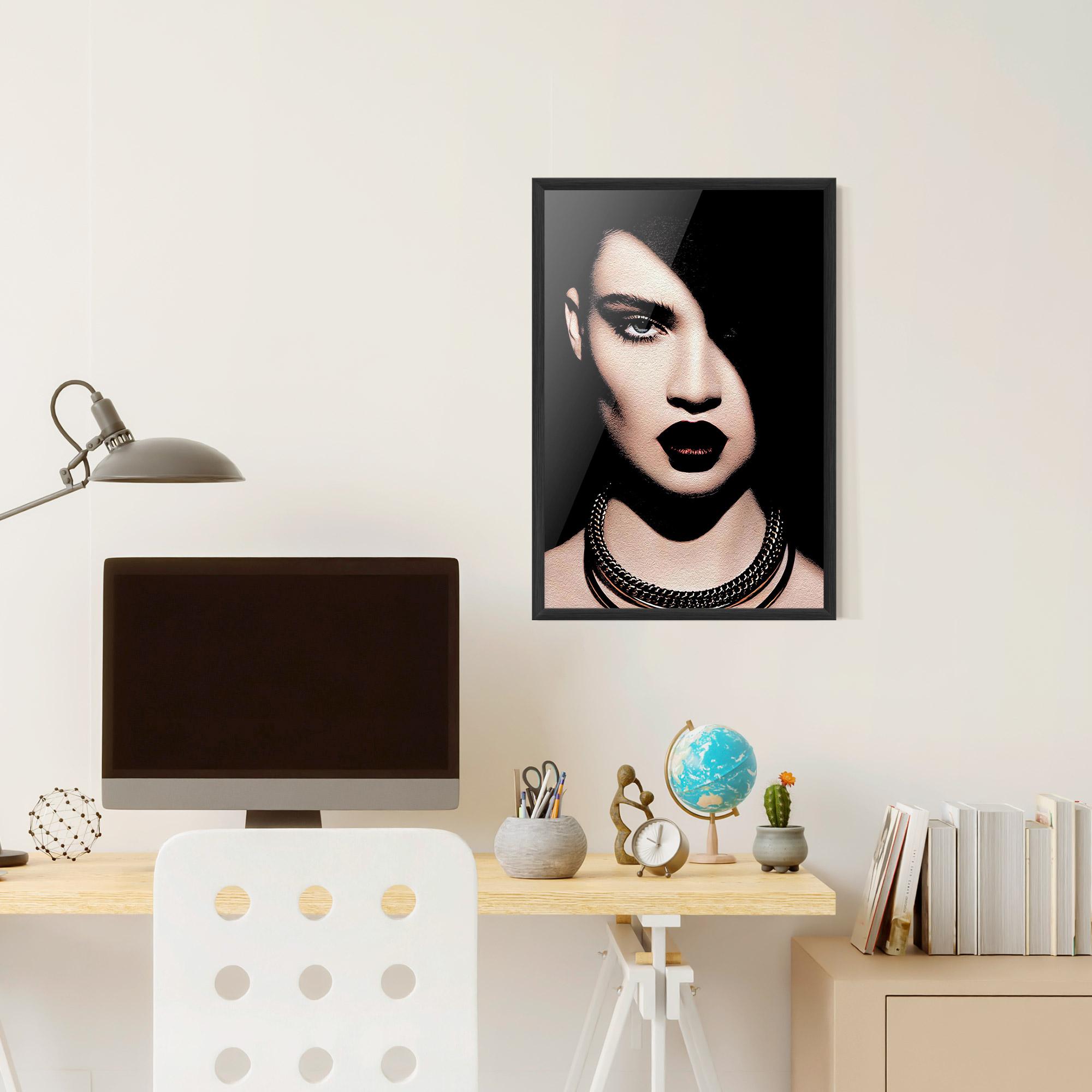 Poster Înrămat Gold Necklace mockup 6