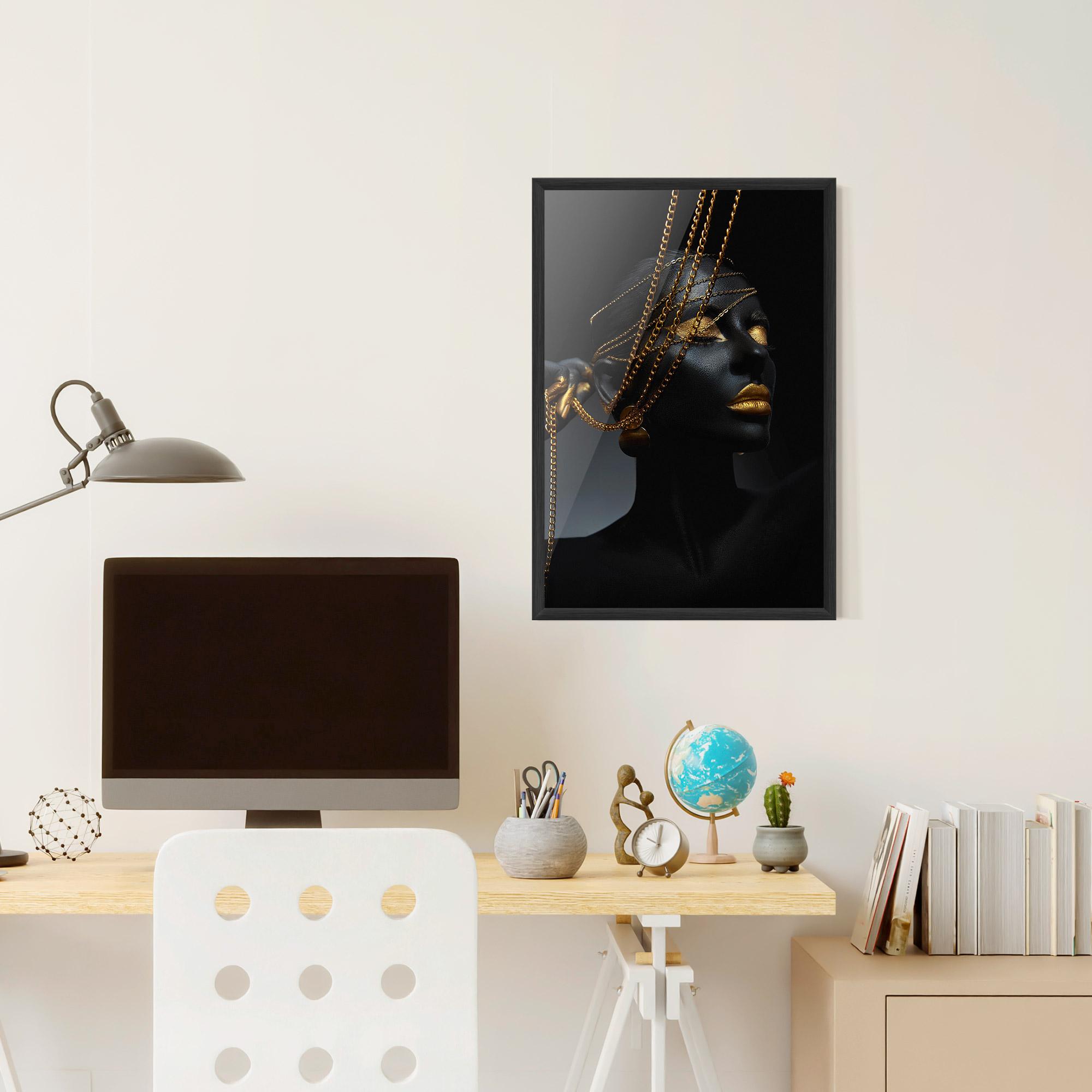 Poster Înrămat Pretty Gold Chain mockup 6