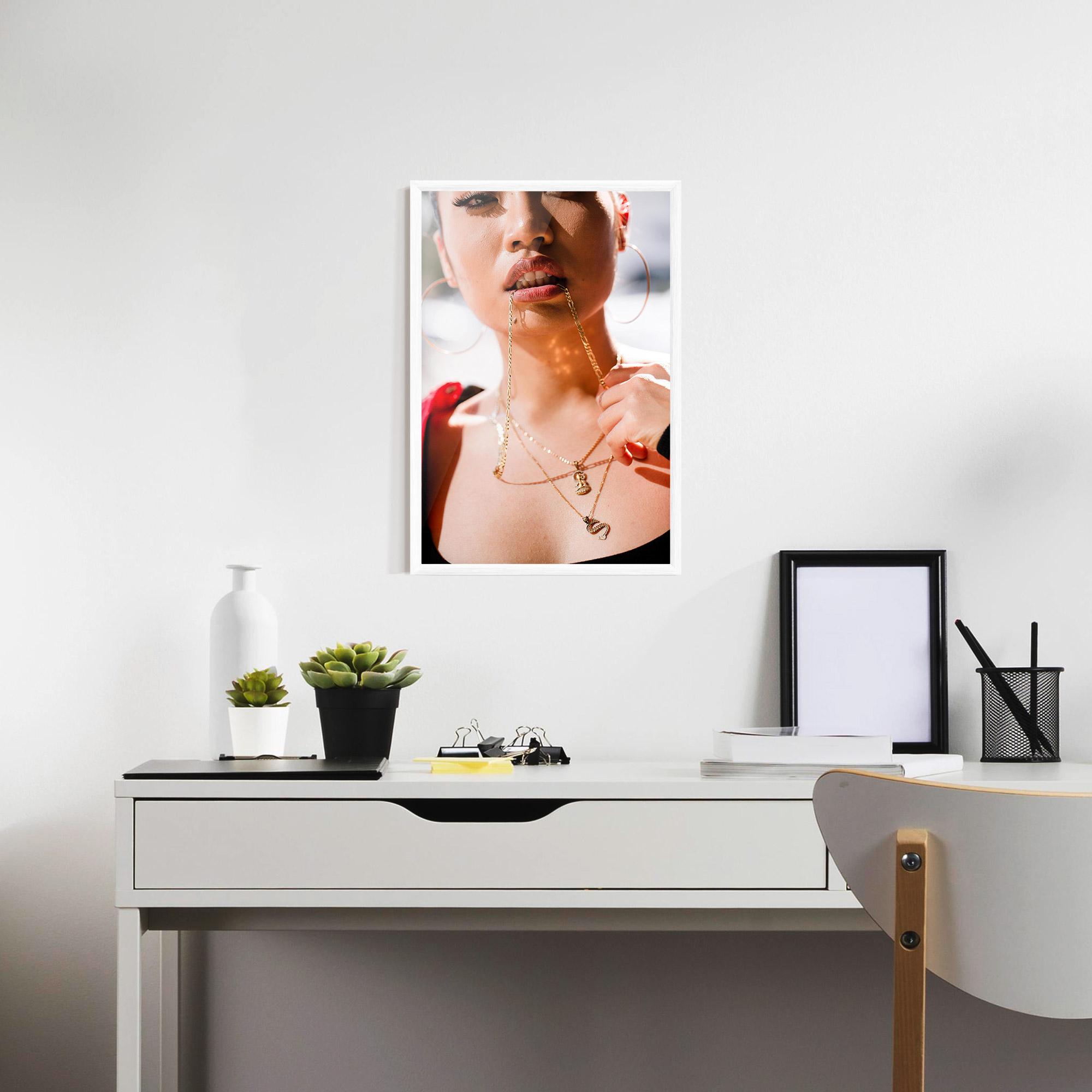 Poster Înrămat S Gold Necklace mockup 7