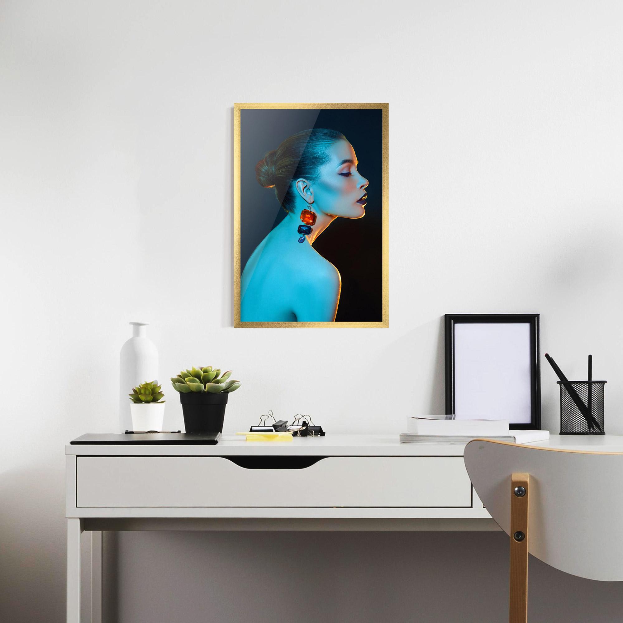 Poster Înrămat Blue Light Earring mockup 7