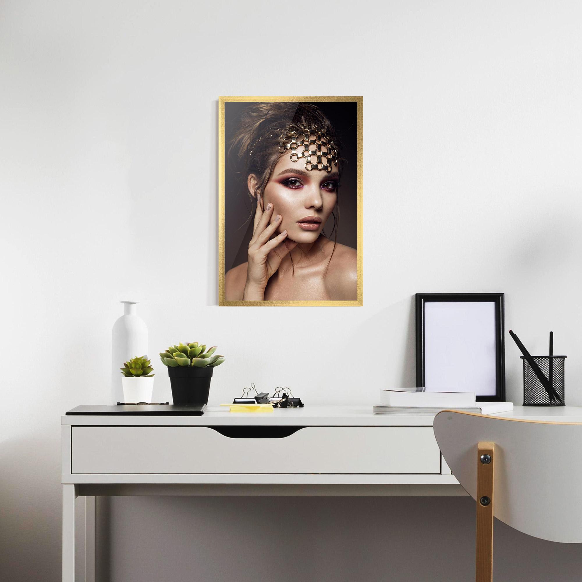 Poster Înrămat Head Accessory mockup 7