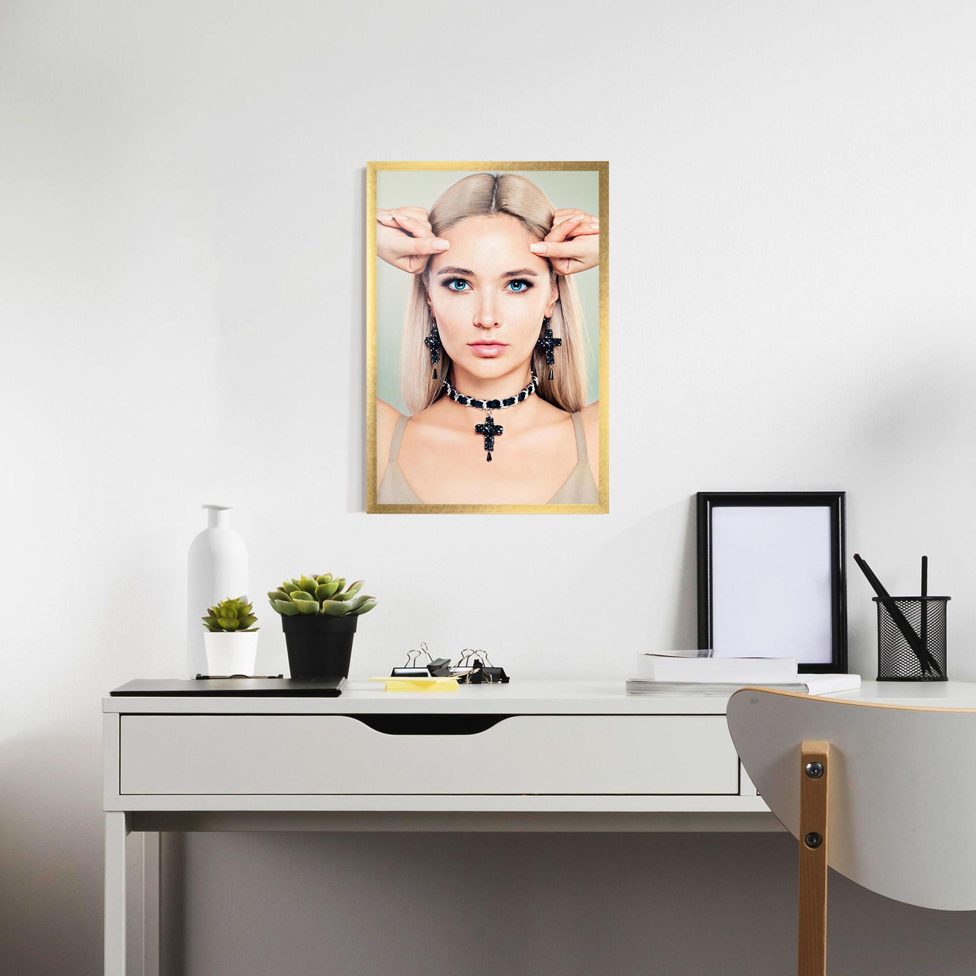 Poster Înrămat Matchy Earrings Necklaces mockup 7