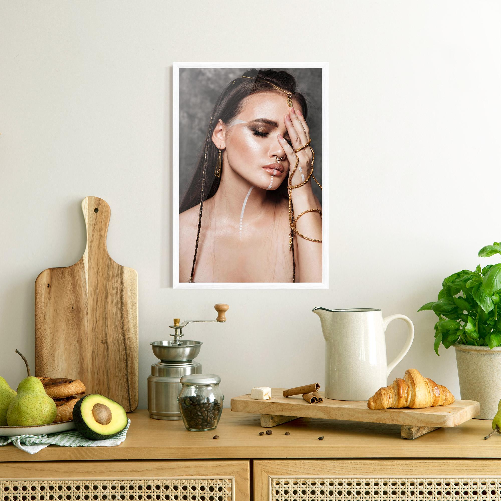 Poster Înrămat Gold Hand Accessory mockup 8