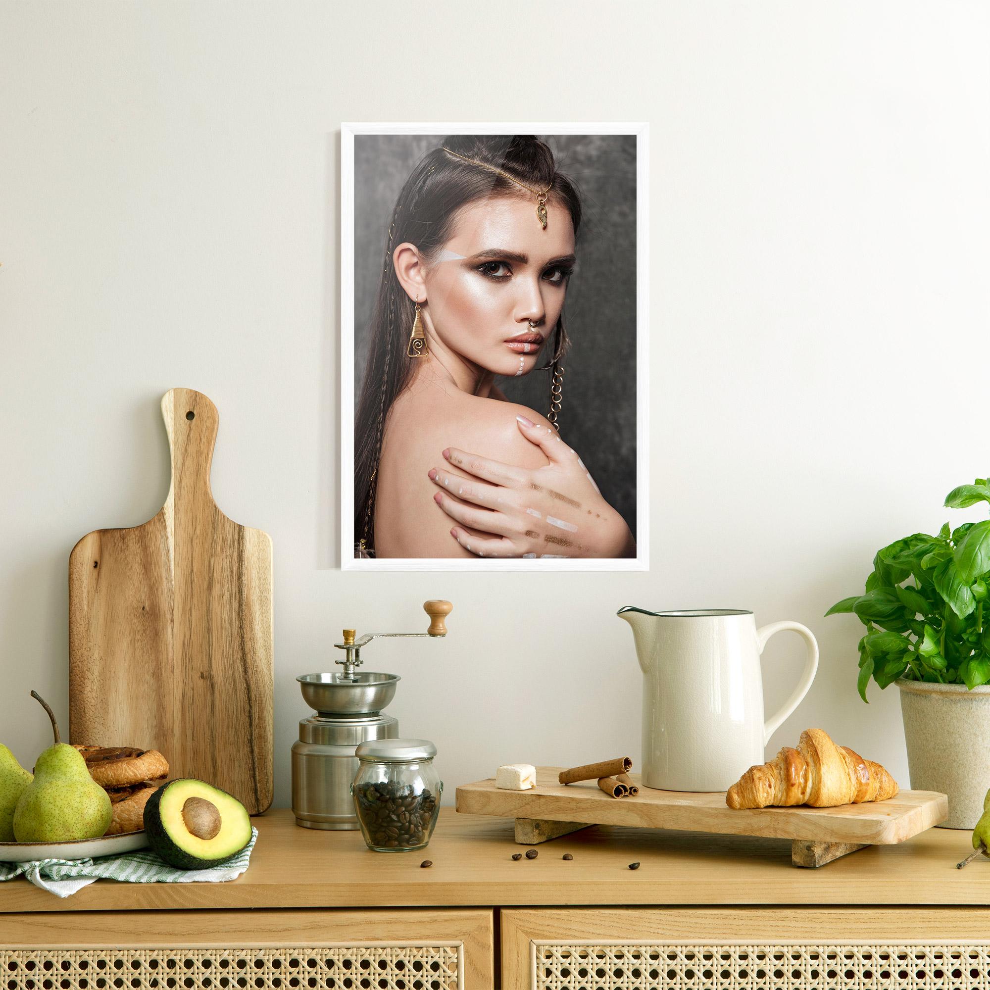 Poster Înrămat Gold Triangle Earring mockup 8