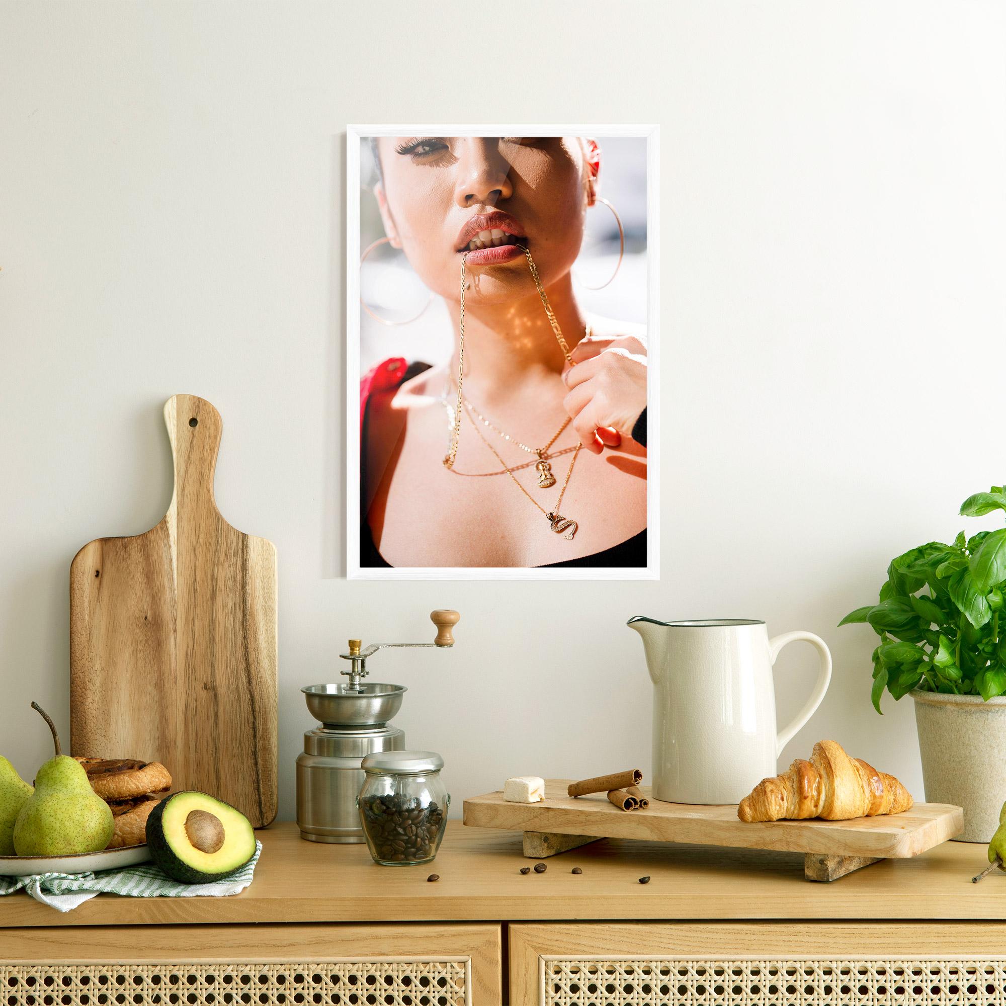 Poster Înrămat S Gold Necklace mockup 8
