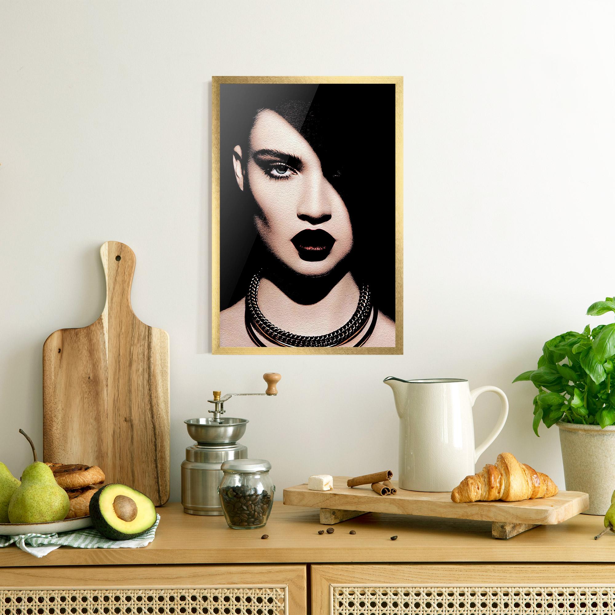 Poster Înrămat Gold Necklace mockup 8