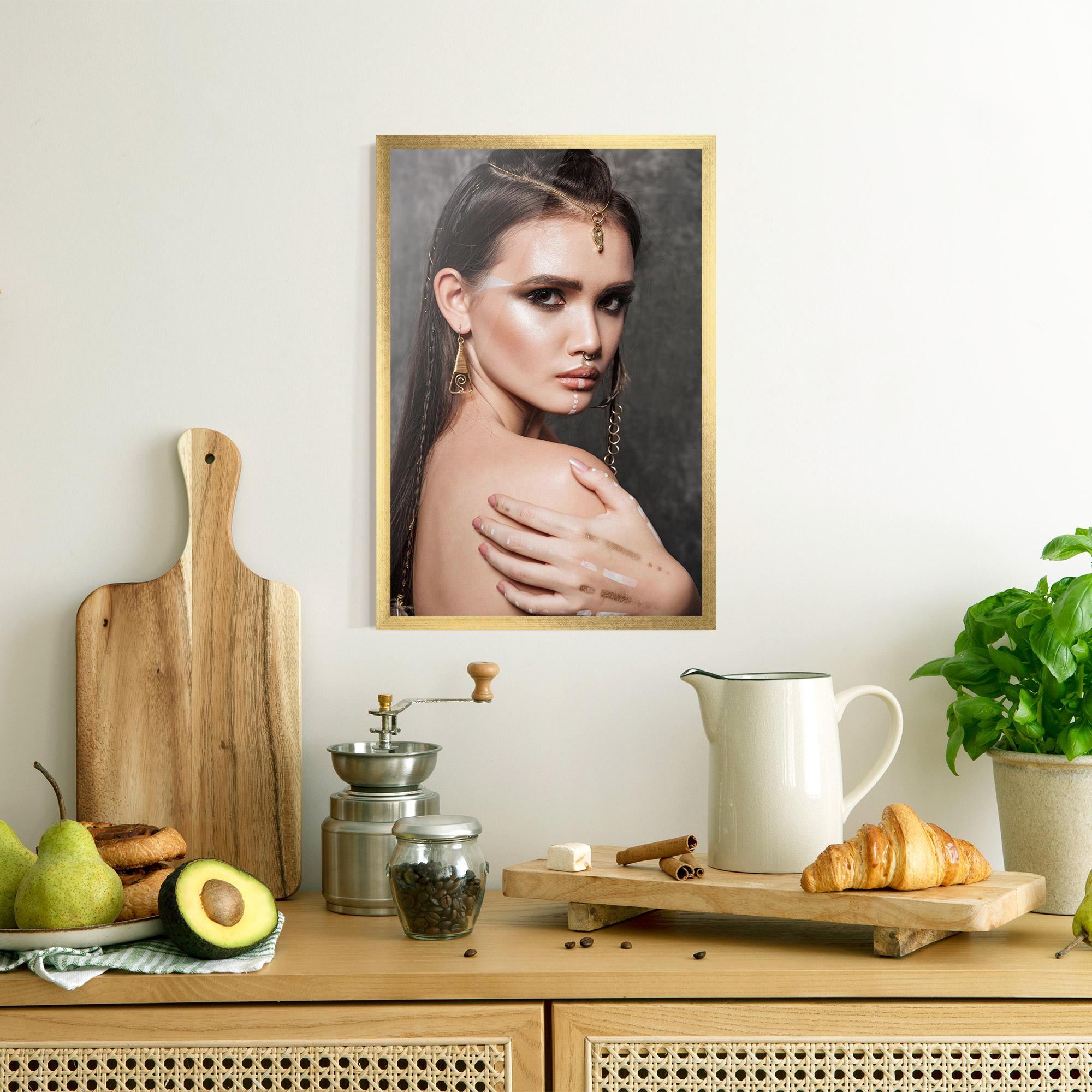 Poster Înrămat Gold Triangle Earring mockup 8