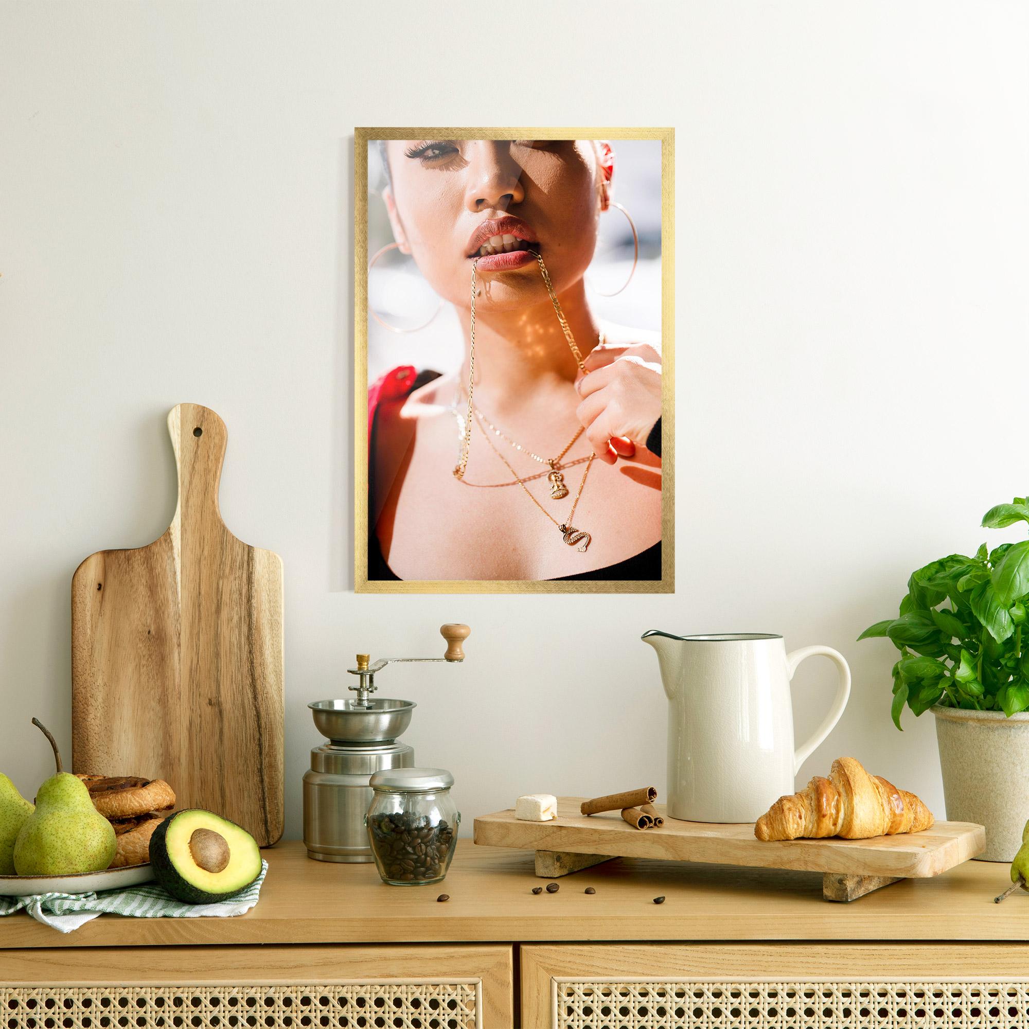 Poster Înrămat S Gold Necklace mockup 8
