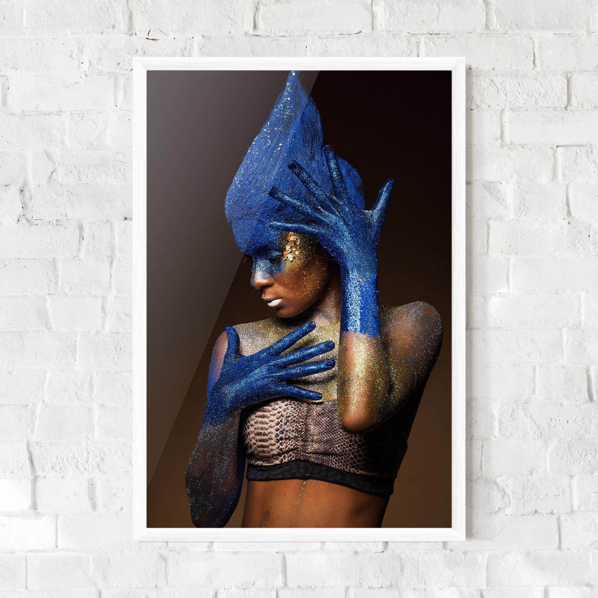 Poster Înrămat Blue Hands Makeup mockup 0