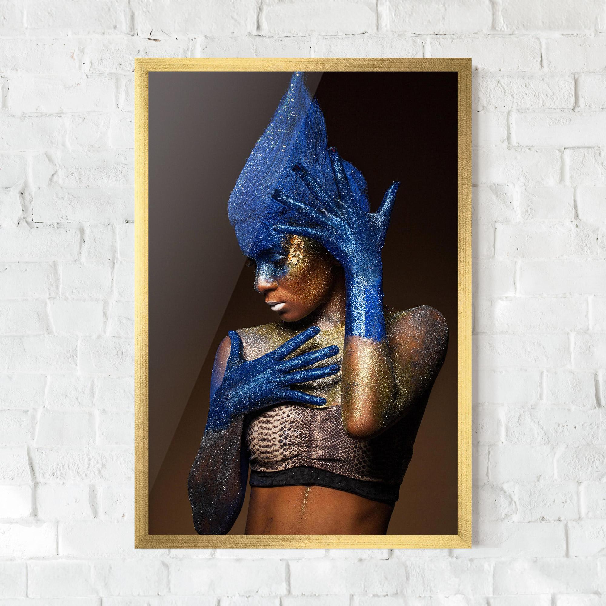 Poster Înrămat Blue Hands Makeup mockup 0