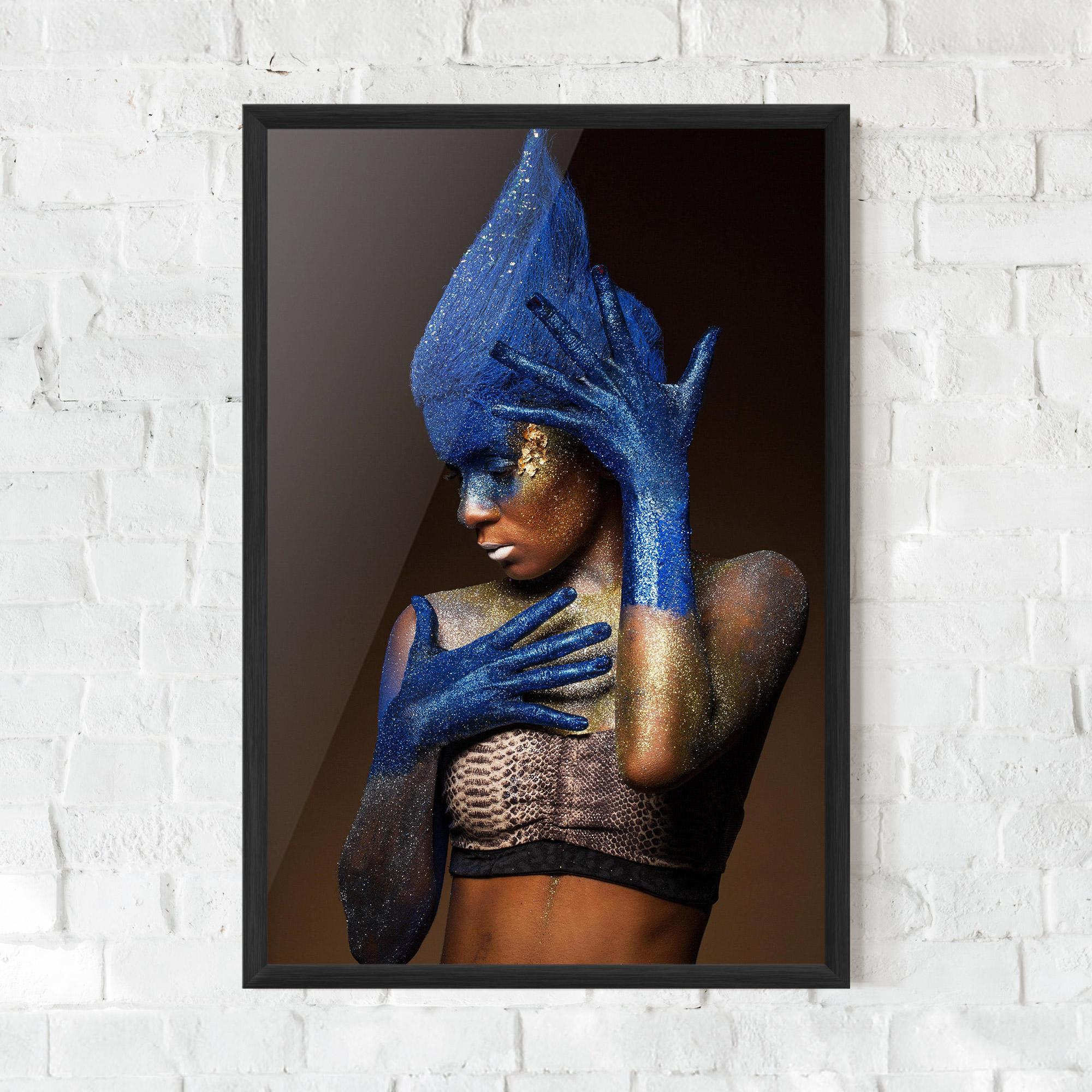 Poster Înrămat Blue Hands Makeup mockup 0