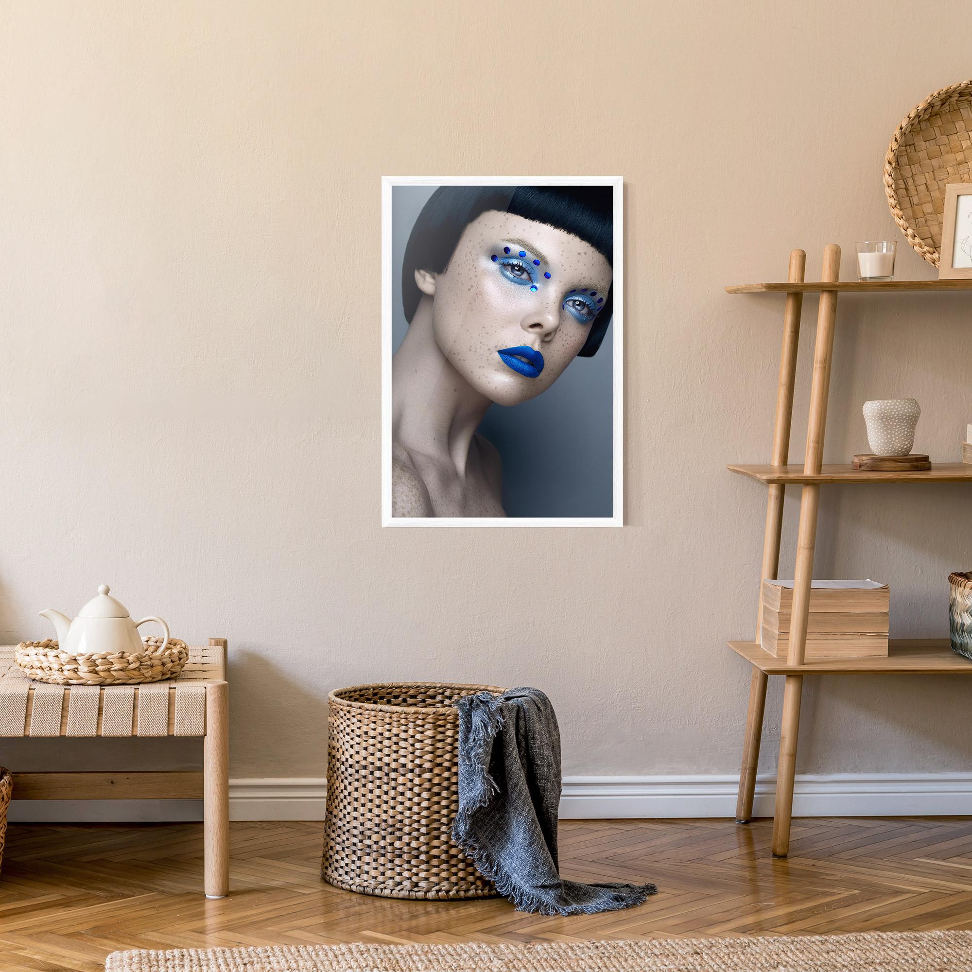 Poster Înrămat Pretty Blue Makeup mockup 9