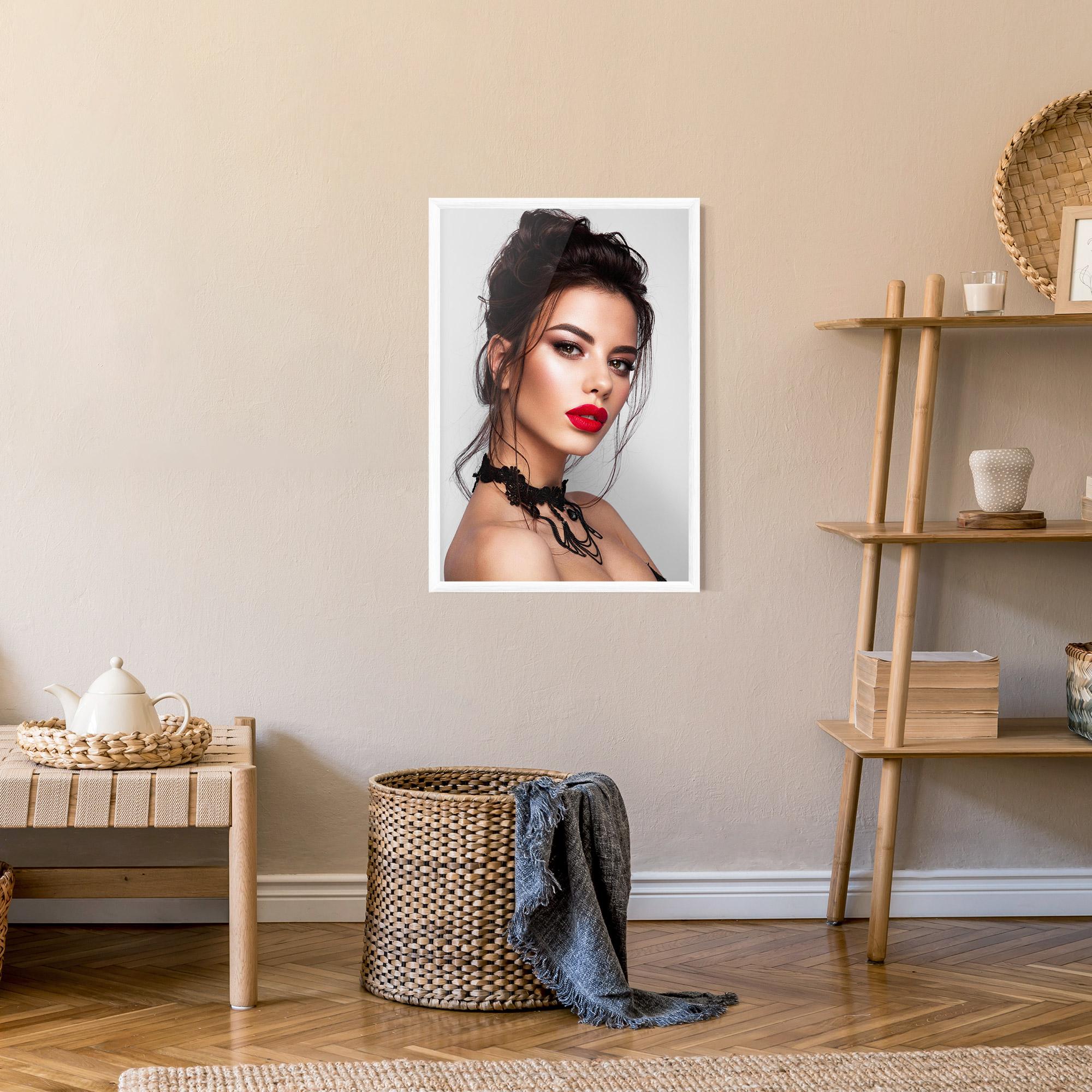 Poster Înrămat Pretty Brunette Makeup mockup 9