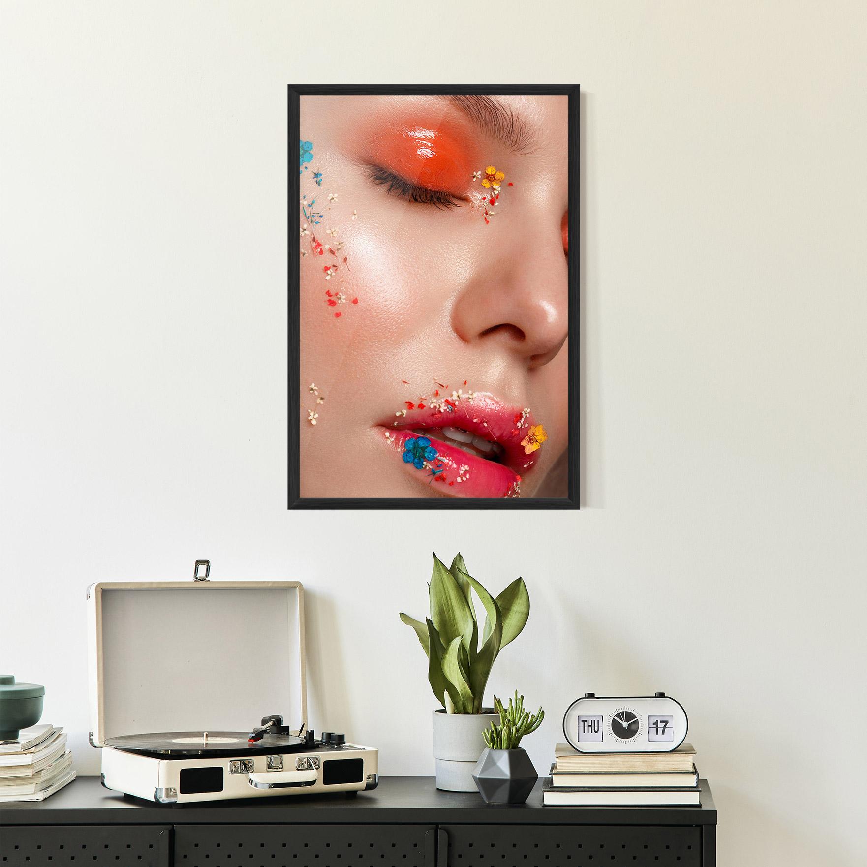 Poster Înrămat Pretty Orange Make Up mockup 2