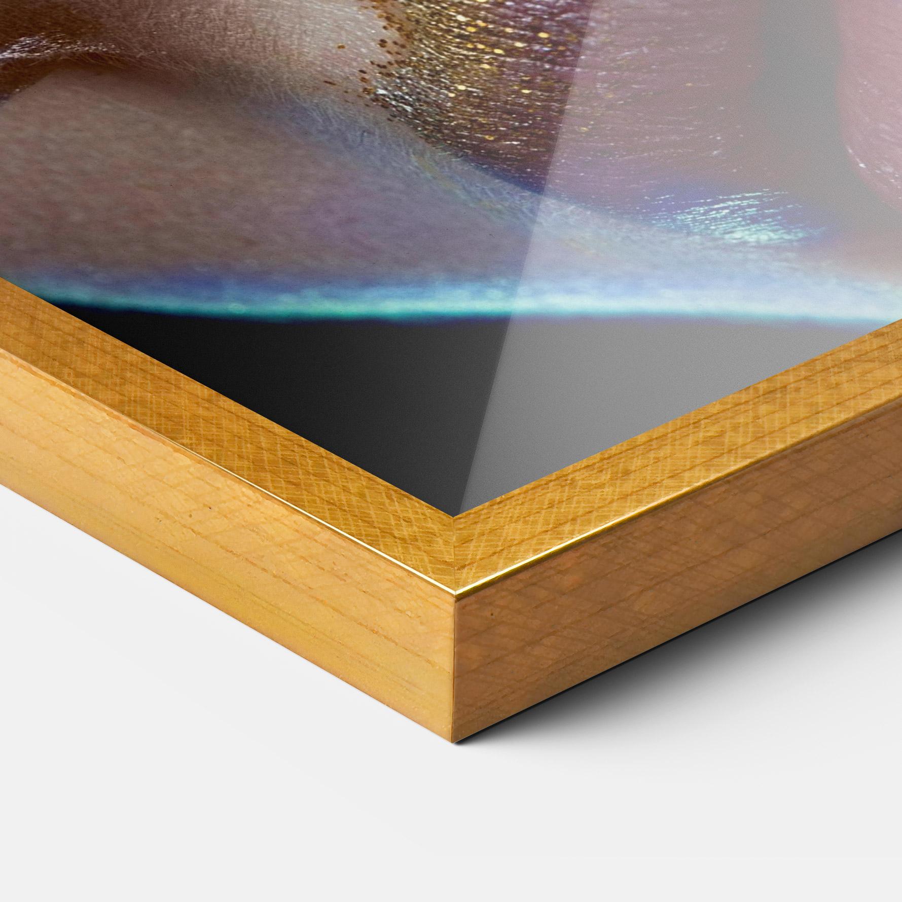 Poster Înrămat Golden Silver Makeup mockup 3