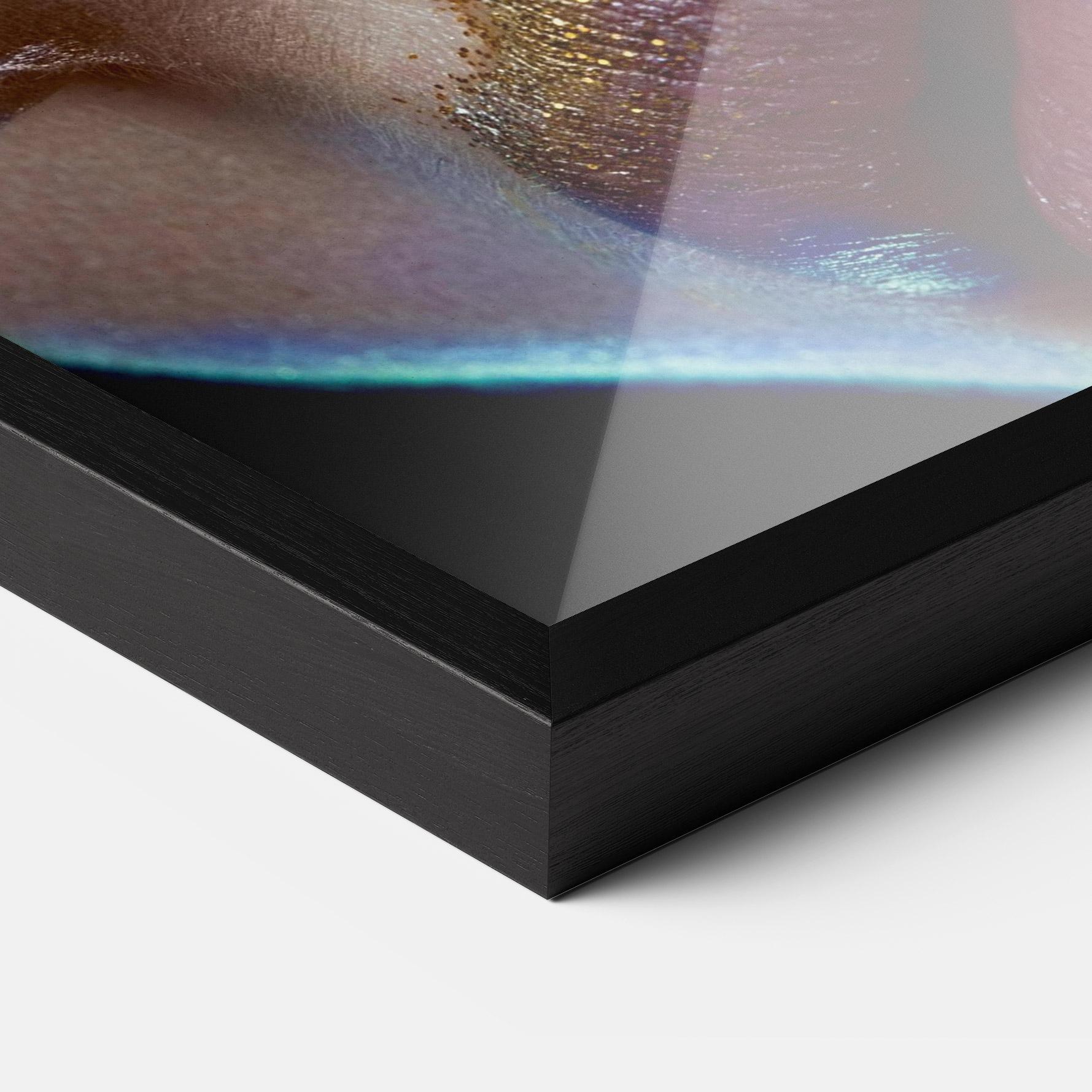 Poster Înrămat Golden Silver Makeup mockup 3