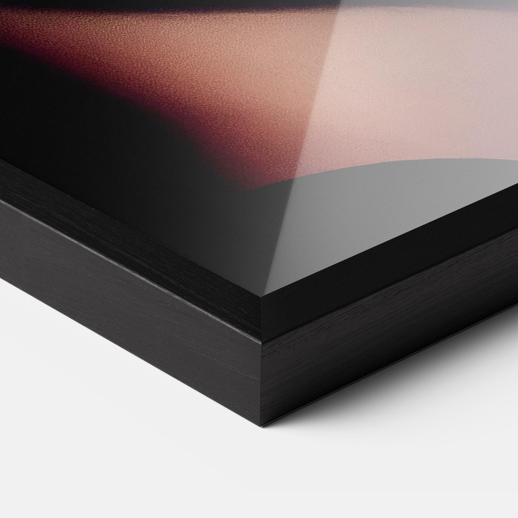 Poster Înrămat Strong Red Makeup mockup 3