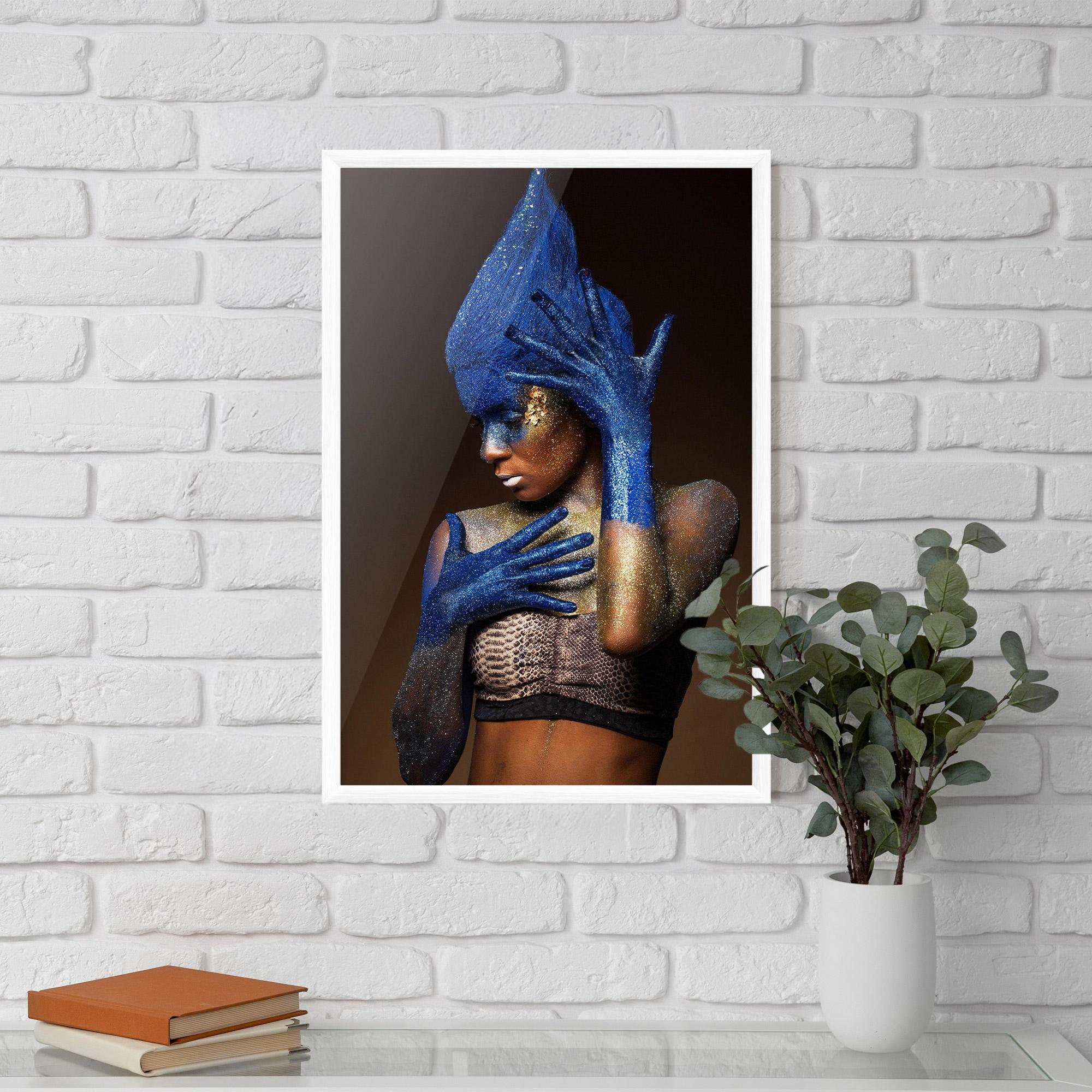 Poster Înrămat Blue Hands Makeup mockup 5