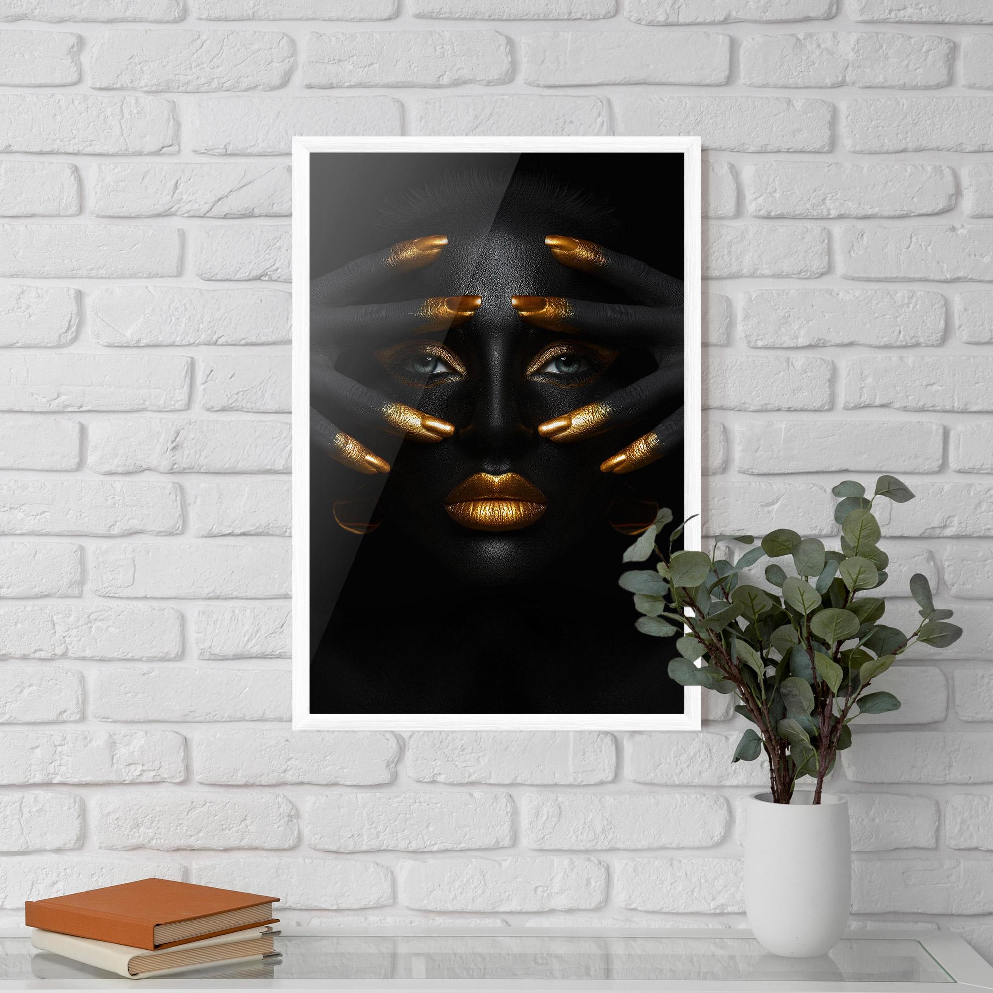 Poster Înrămat Gold Makeup Fingertips mockup 5