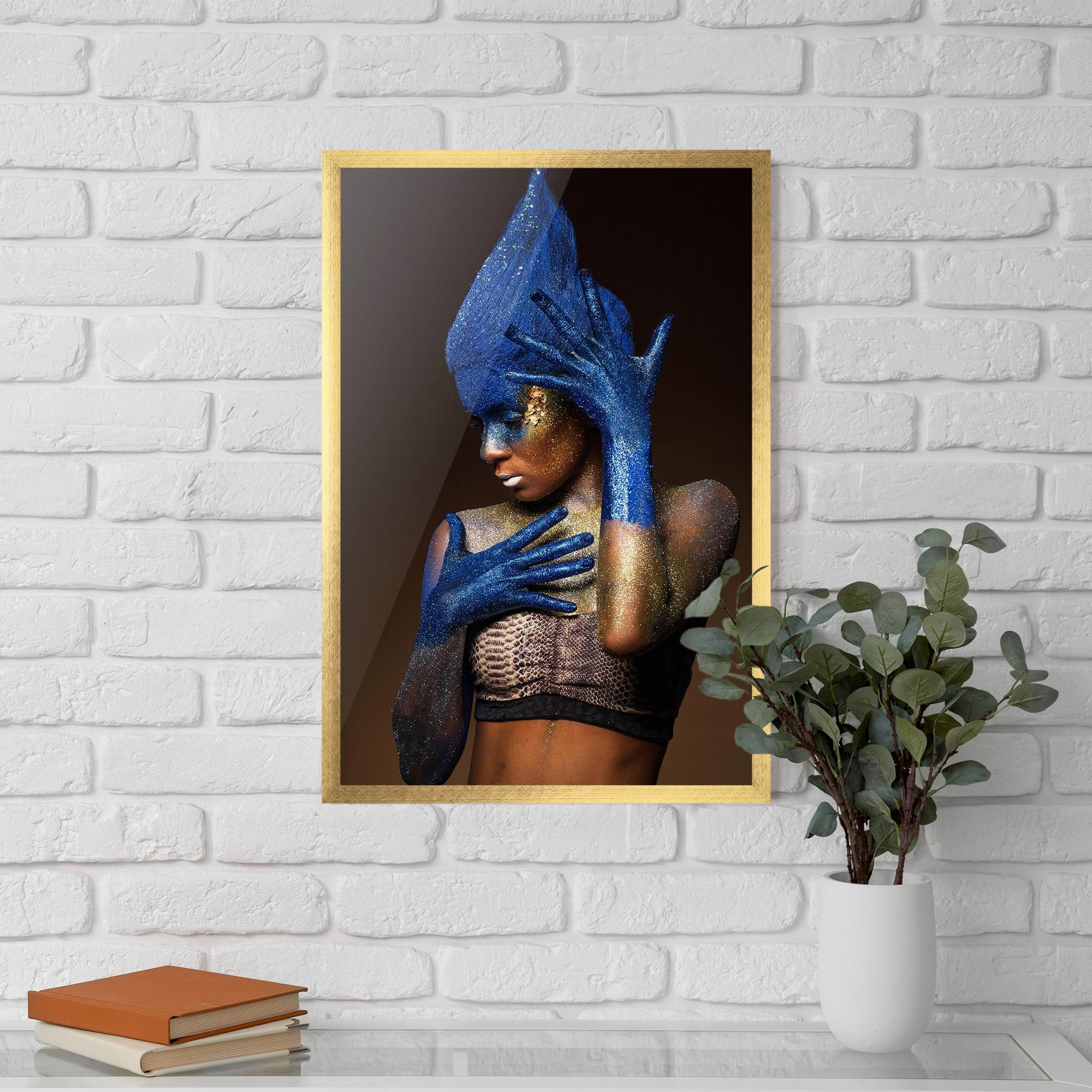 Poster Înrămat Blue Hands Makeup mockup 5