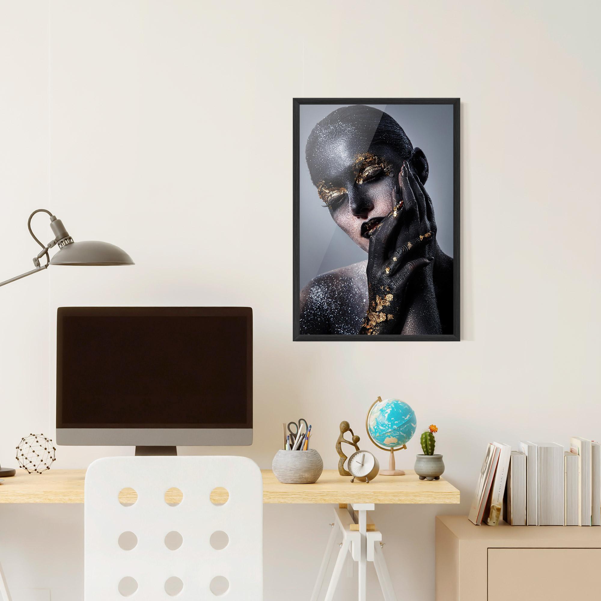 Poster Înrămat Black Artistic Makeup mockup 6