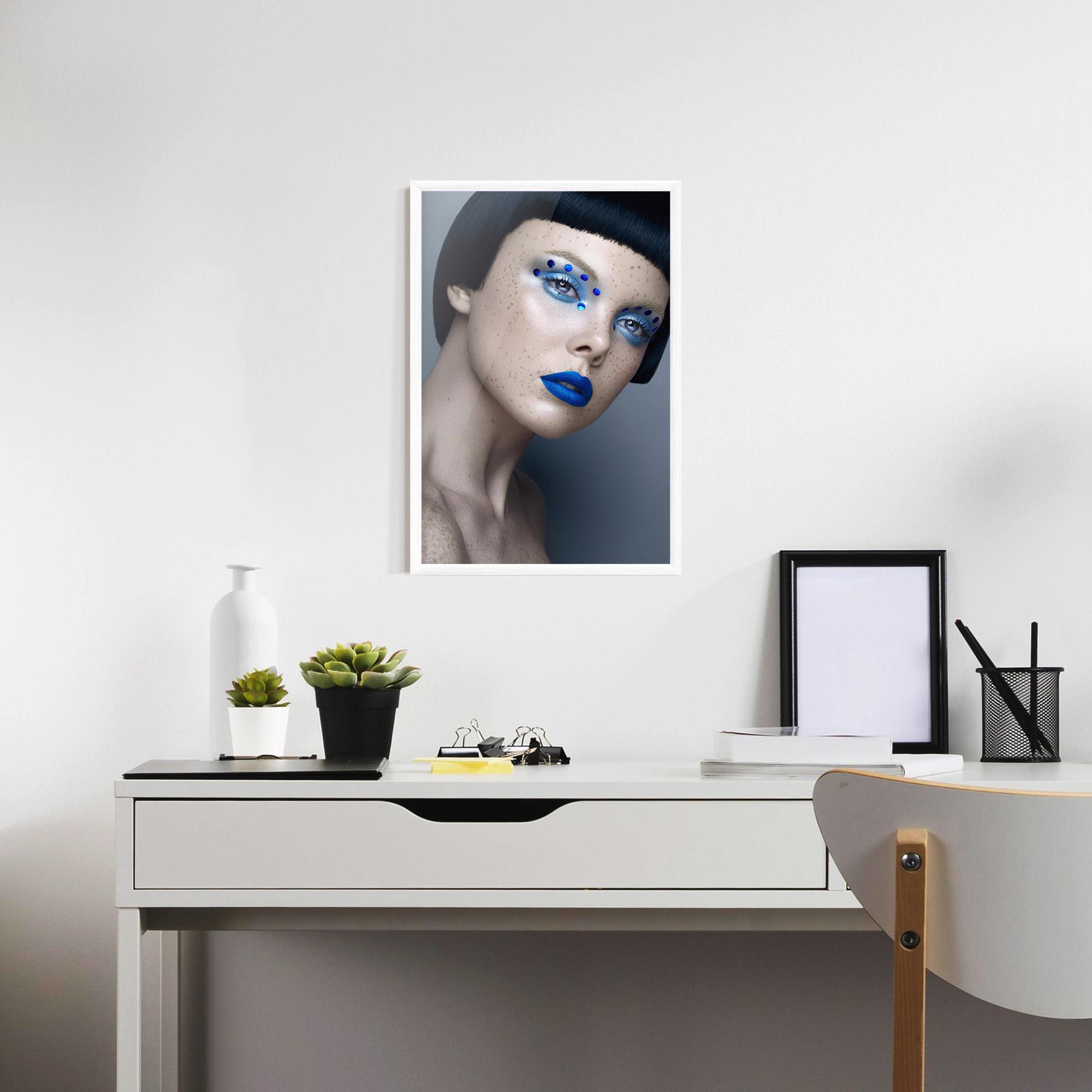 Poster Înrămat Pretty Blue Makeup mockup 7