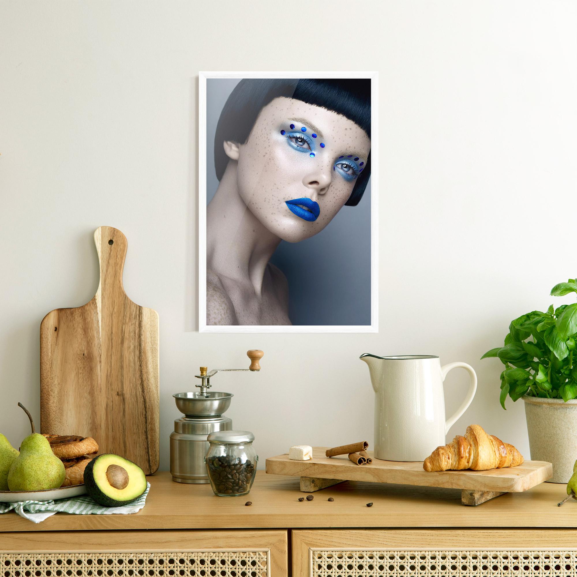 Poster Înrămat Pretty Blue Makeup mockup 8