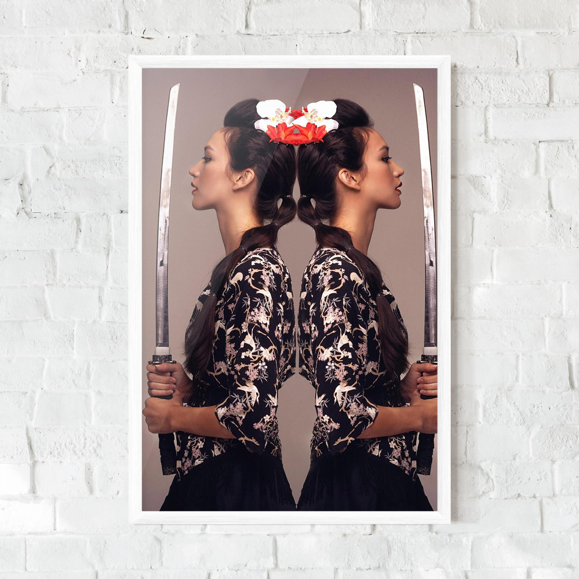 Poster Înrămat Warrior Mirrored Woman mockup 0