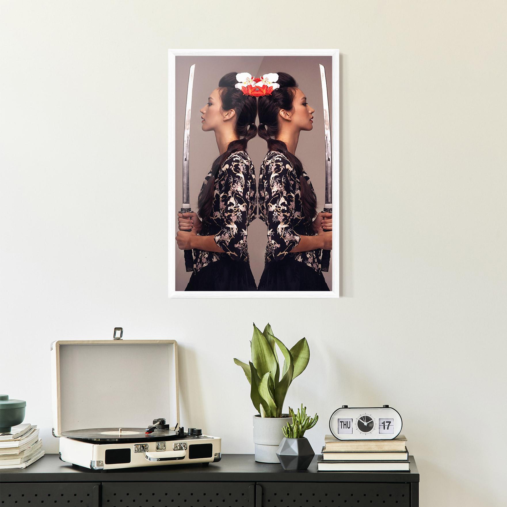 Poster Înrămat Warrior Mirrored Woman mockup 2