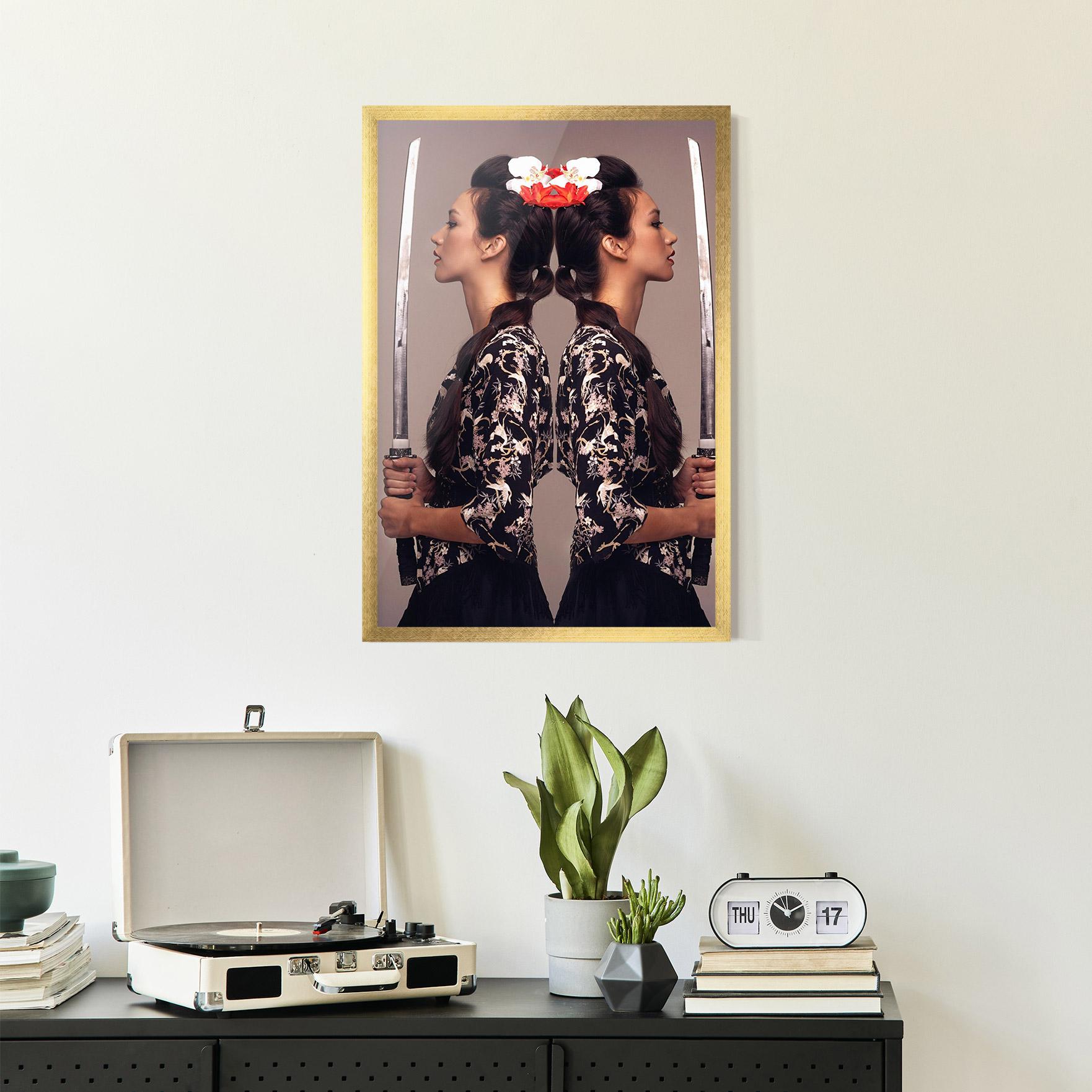 Poster Înrămat Warrior Mirrored Woman mockup 2