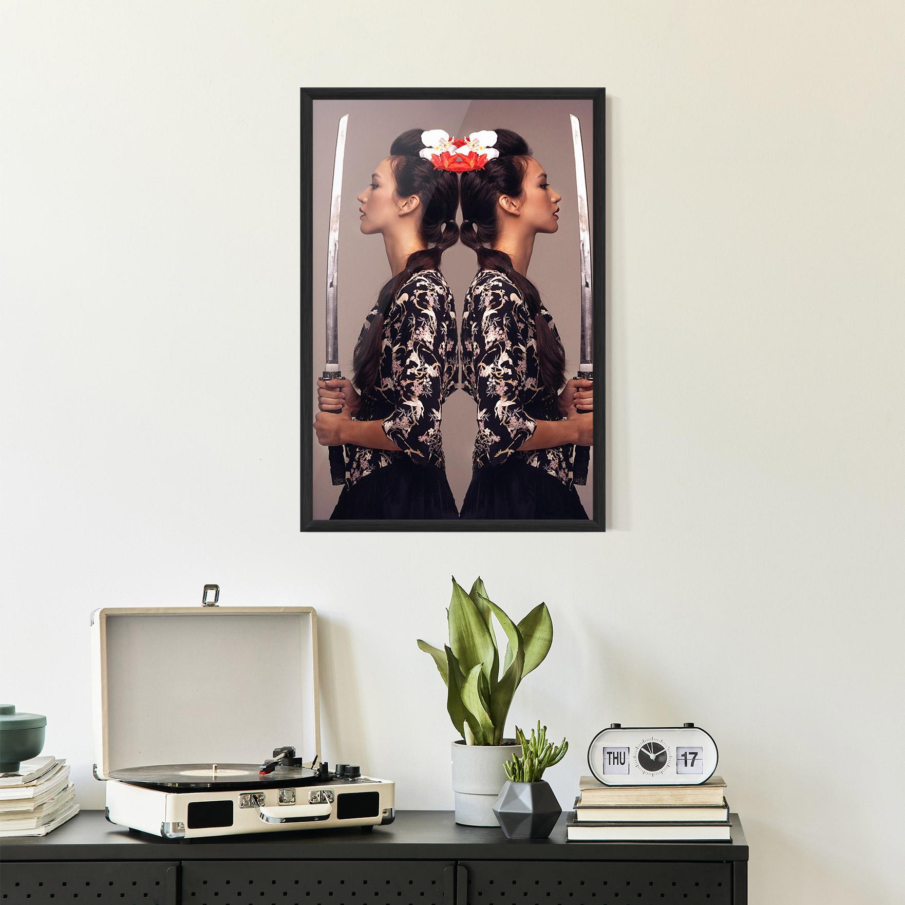 Poster Înrămat Warrior Mirrored Woman mockup 2